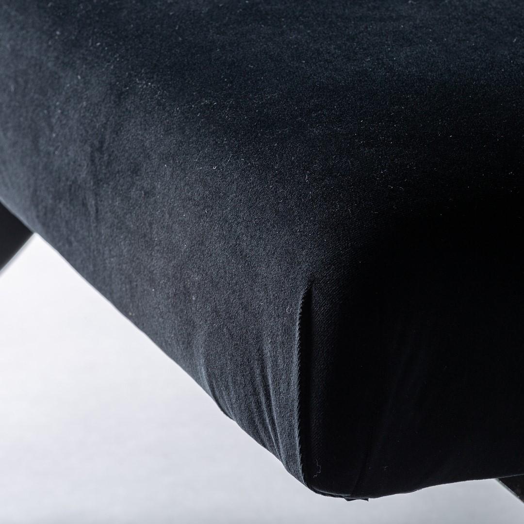 Schwarz lackierter Lounge-Sessel aus Holz und Samt (21. Jahrhundert und zeitgenössisch) im Angebot