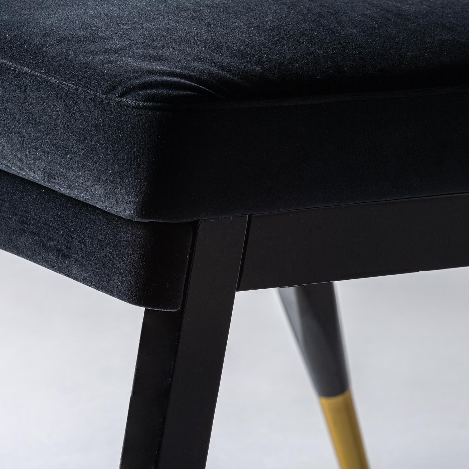 Inconnu Chaise en bois laqué noir avec velours et tissu en vente