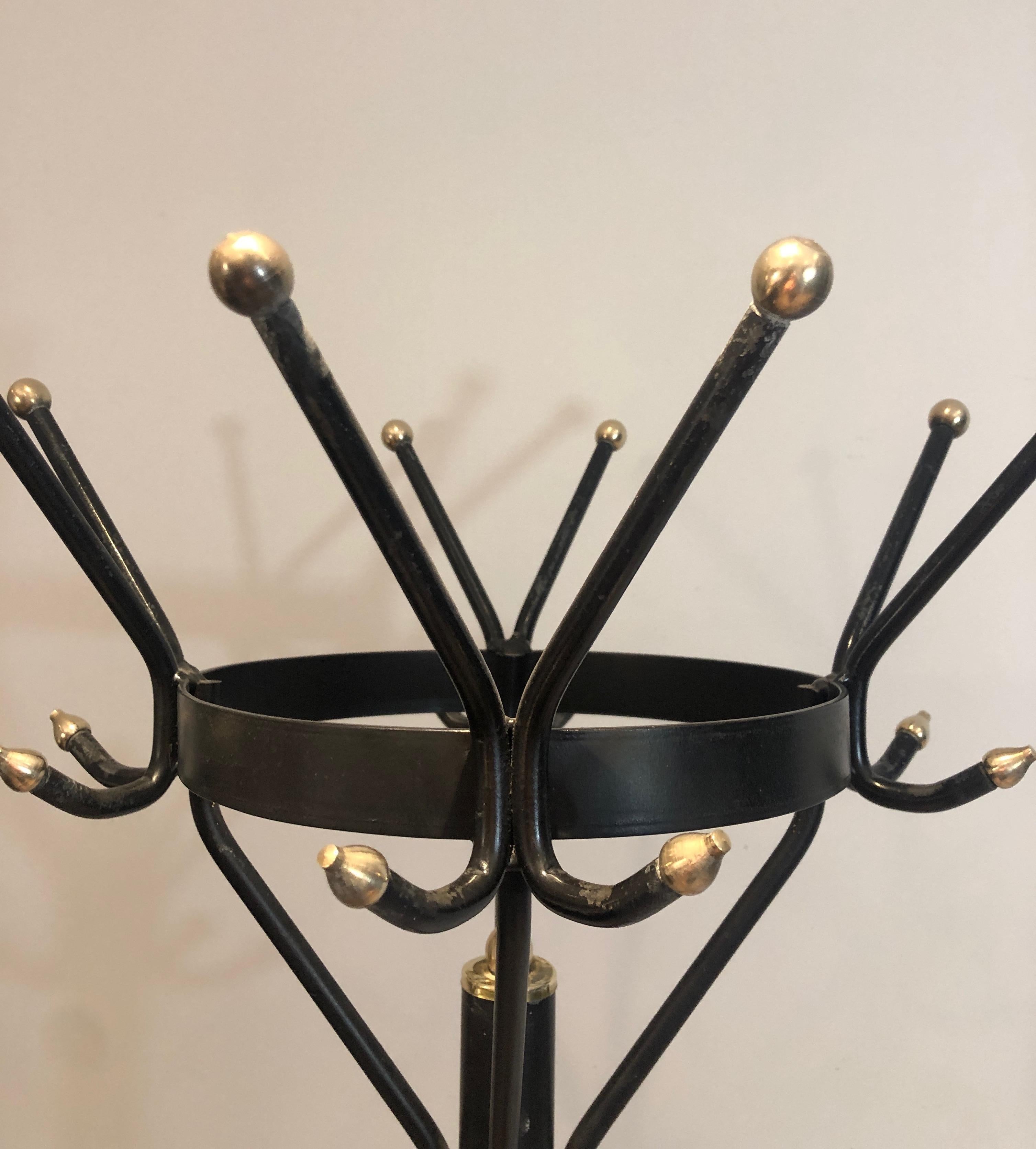 Black Lacquered and Brass Coat Hanger, French, Circa 1950 In Good Condition For Sale In Marcq-en-Barœul, Hauts-de-France