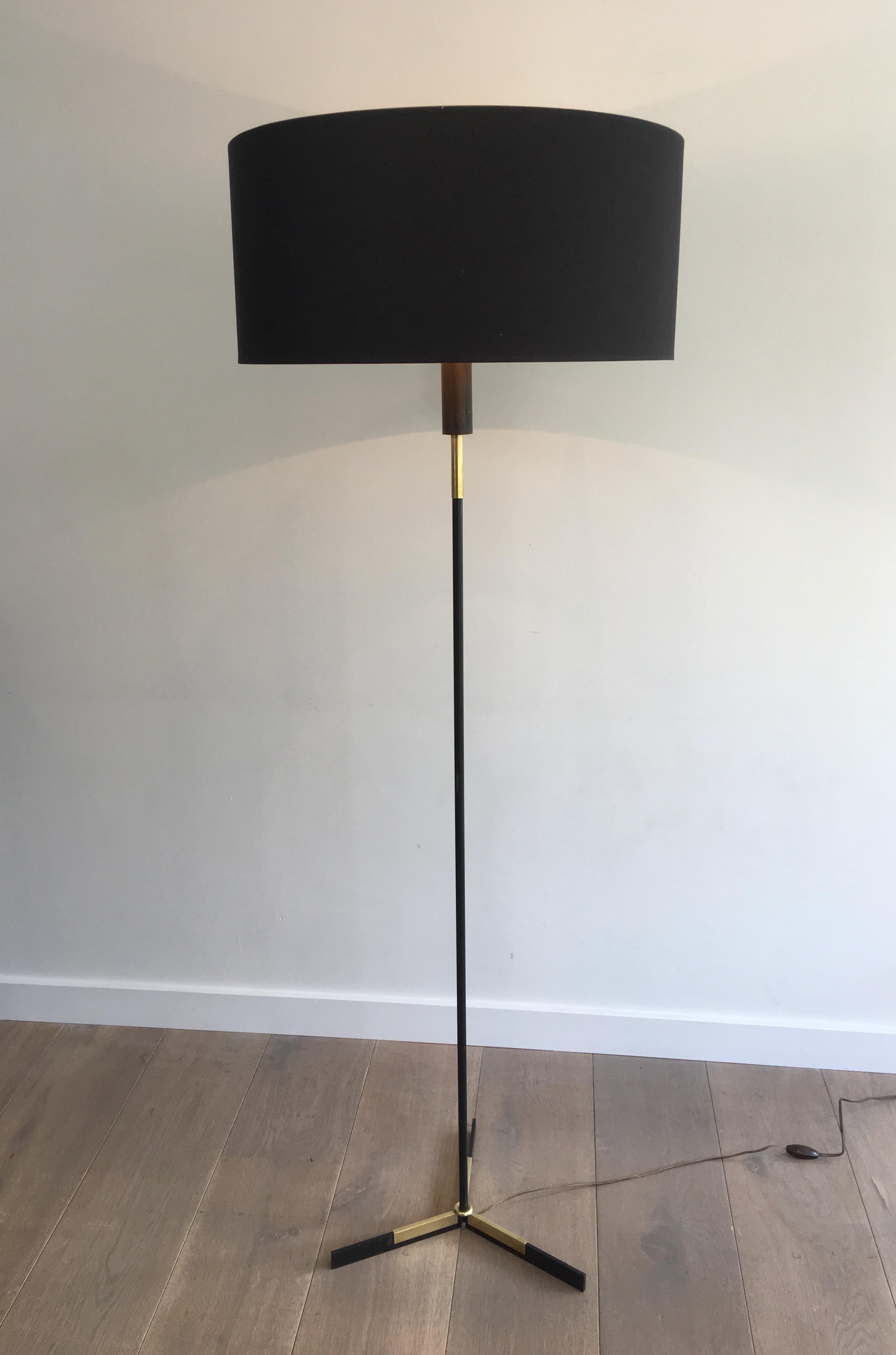 Mid-Century Modern Black Lacquered and Brass Design Floor Lamp, French, circa 1950 For Sale