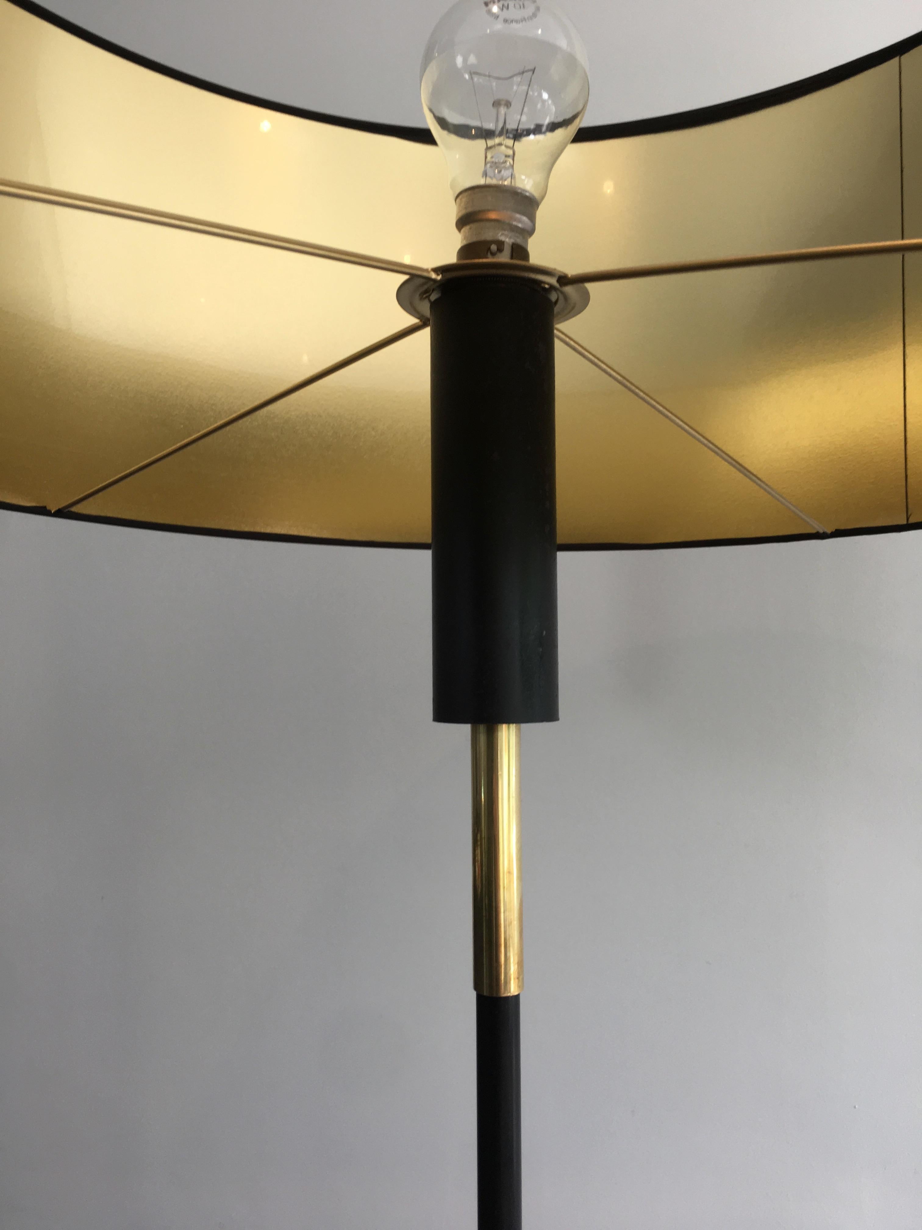 Mid-20th Century Black Lacquered and Brass Design Floor Lamp, French, circa 1950 For Sale