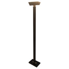 Lampada da terra in ottone e laccato nero, opera francese, circa 1970