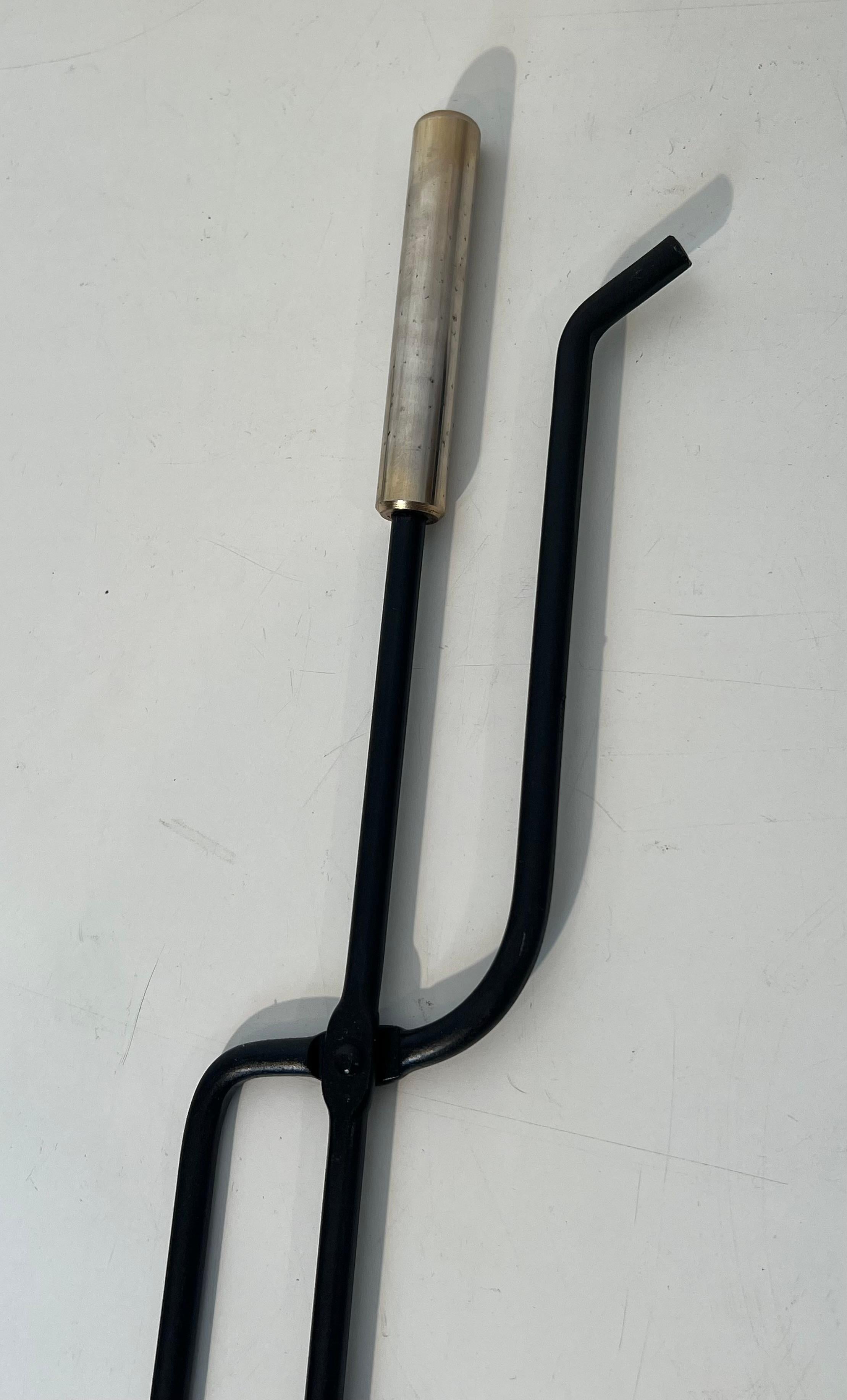 Outils de cheminée laqués noirs et chromés sur Stand en vente 2