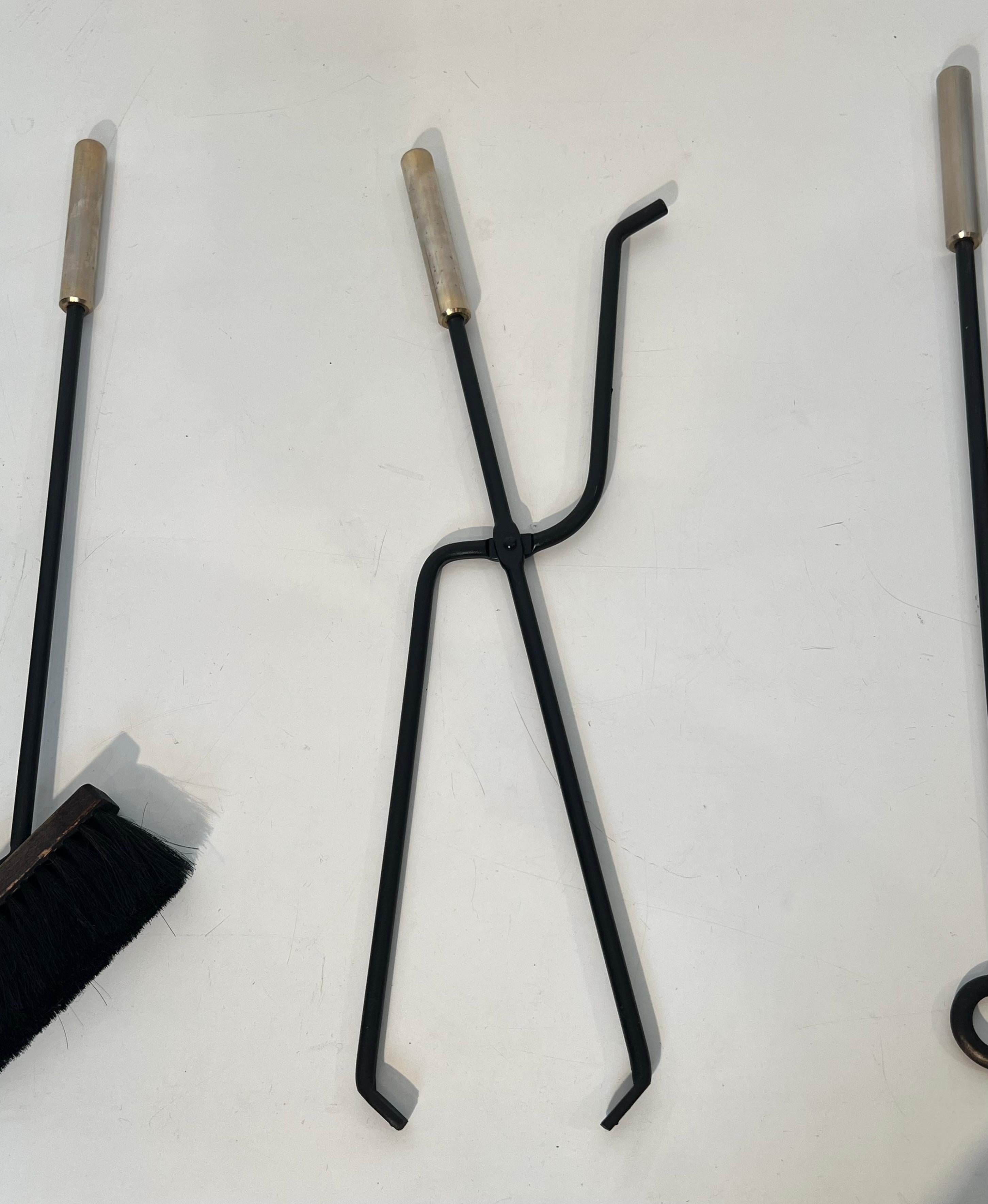 Outils de cheminée laqués noirs et chromés sur Stand en vente 3