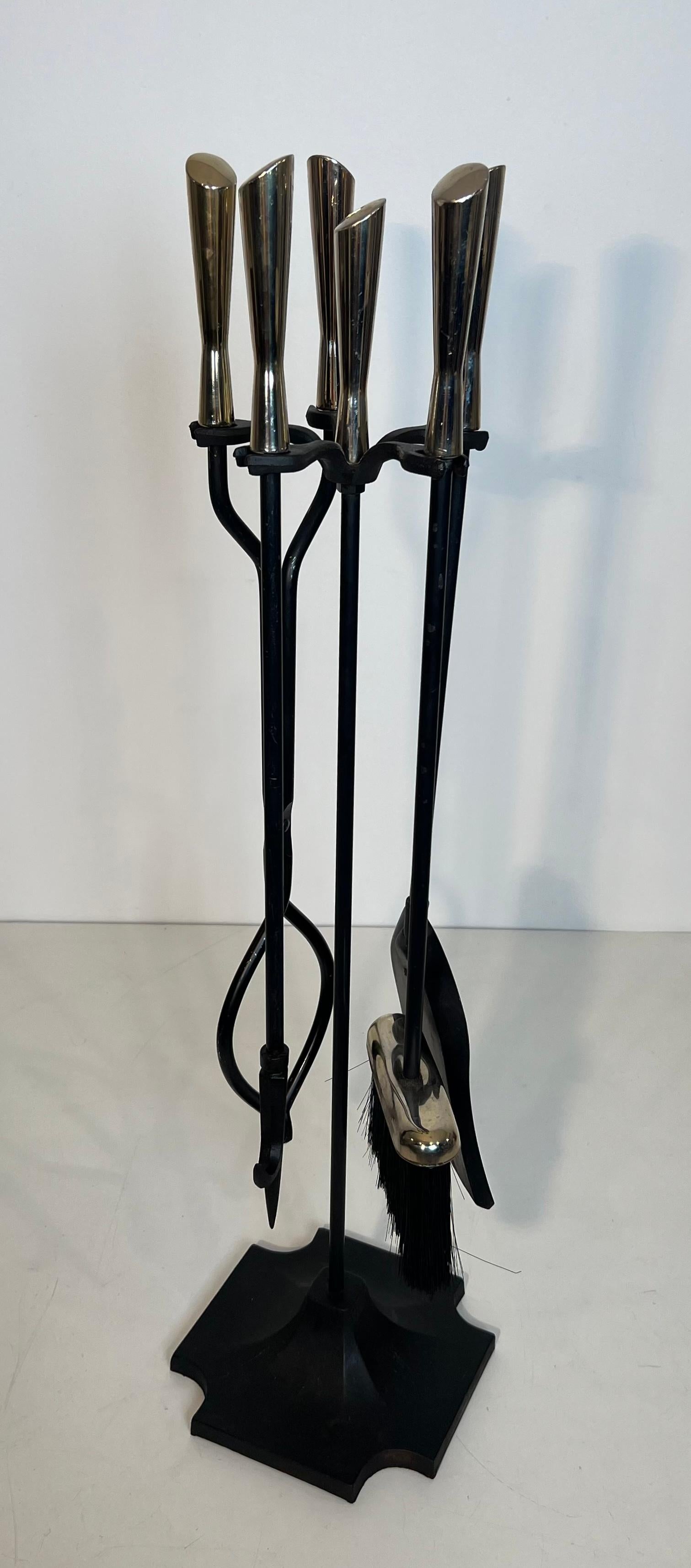 Utensilios para Chimenea en Soporte de Diseño Lacado Negro y Cromado en venta 5