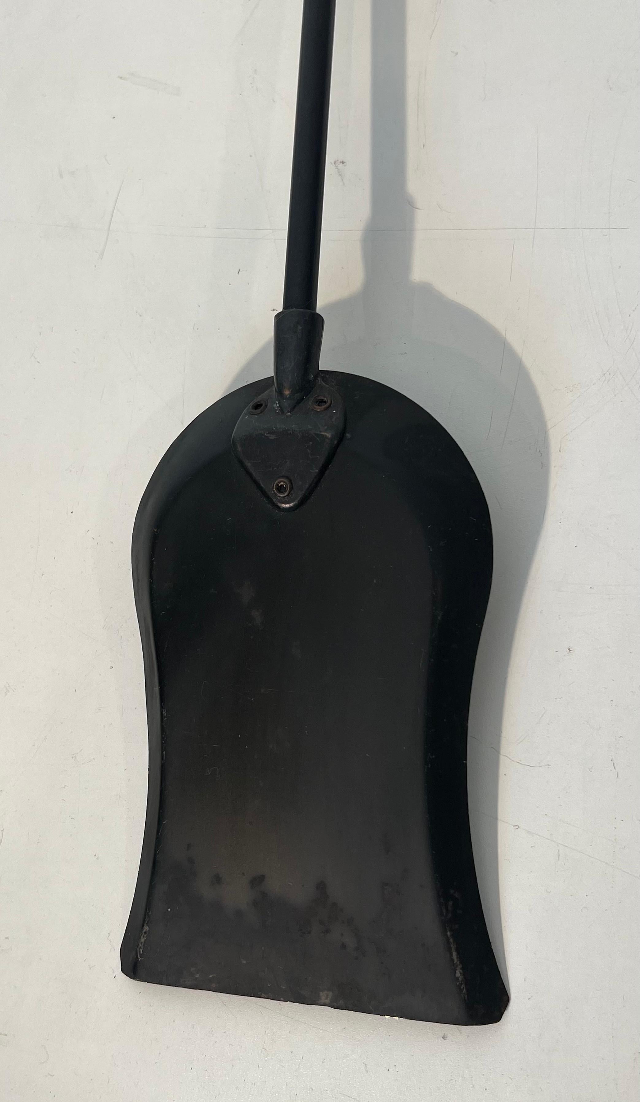 Utensilios para Chimenea en Soporte de Diseño Lacado Negro y Cromado en venta 6