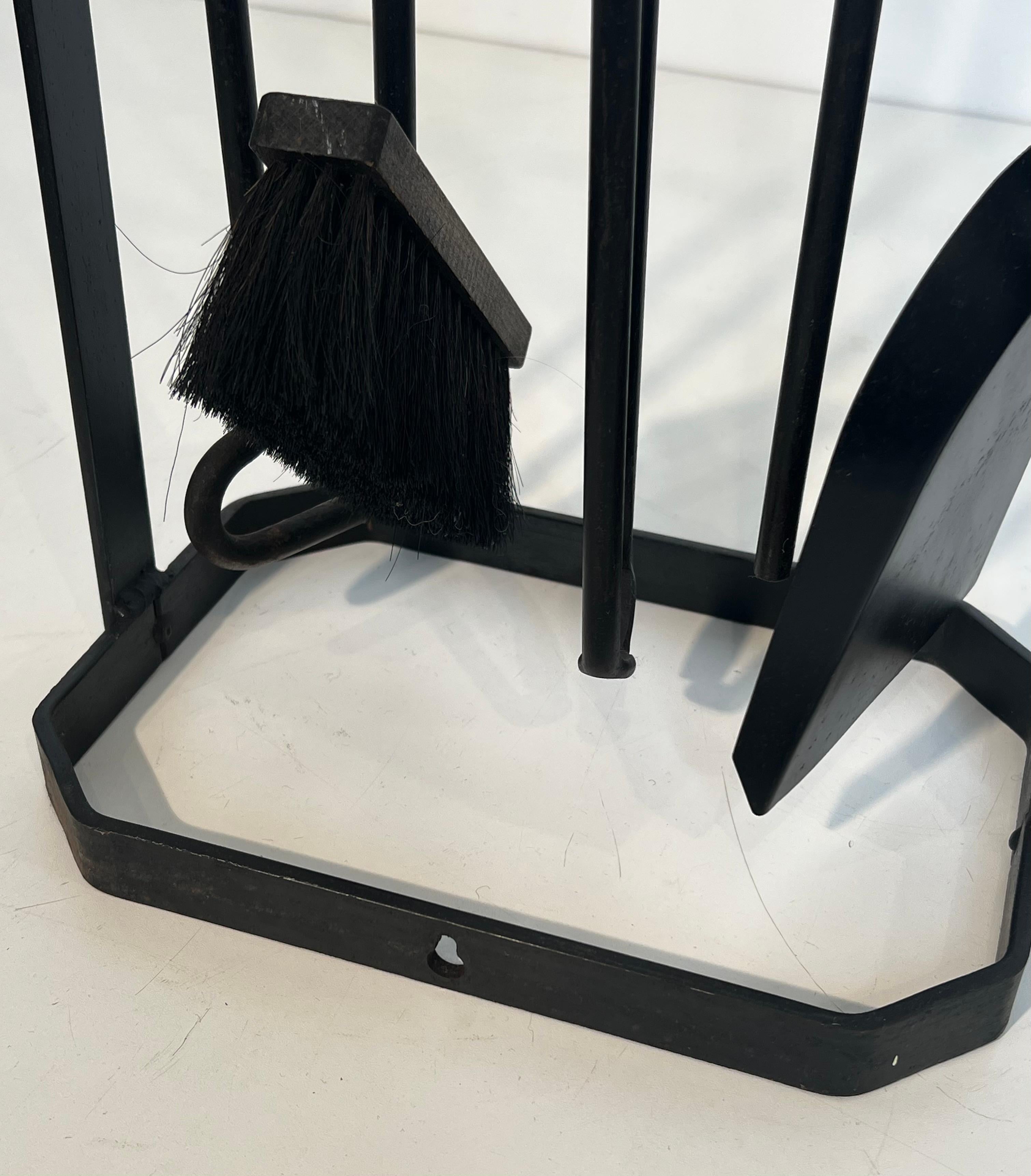 Outils de cheminée laqués noirs et chromés sur Stand en vente 7