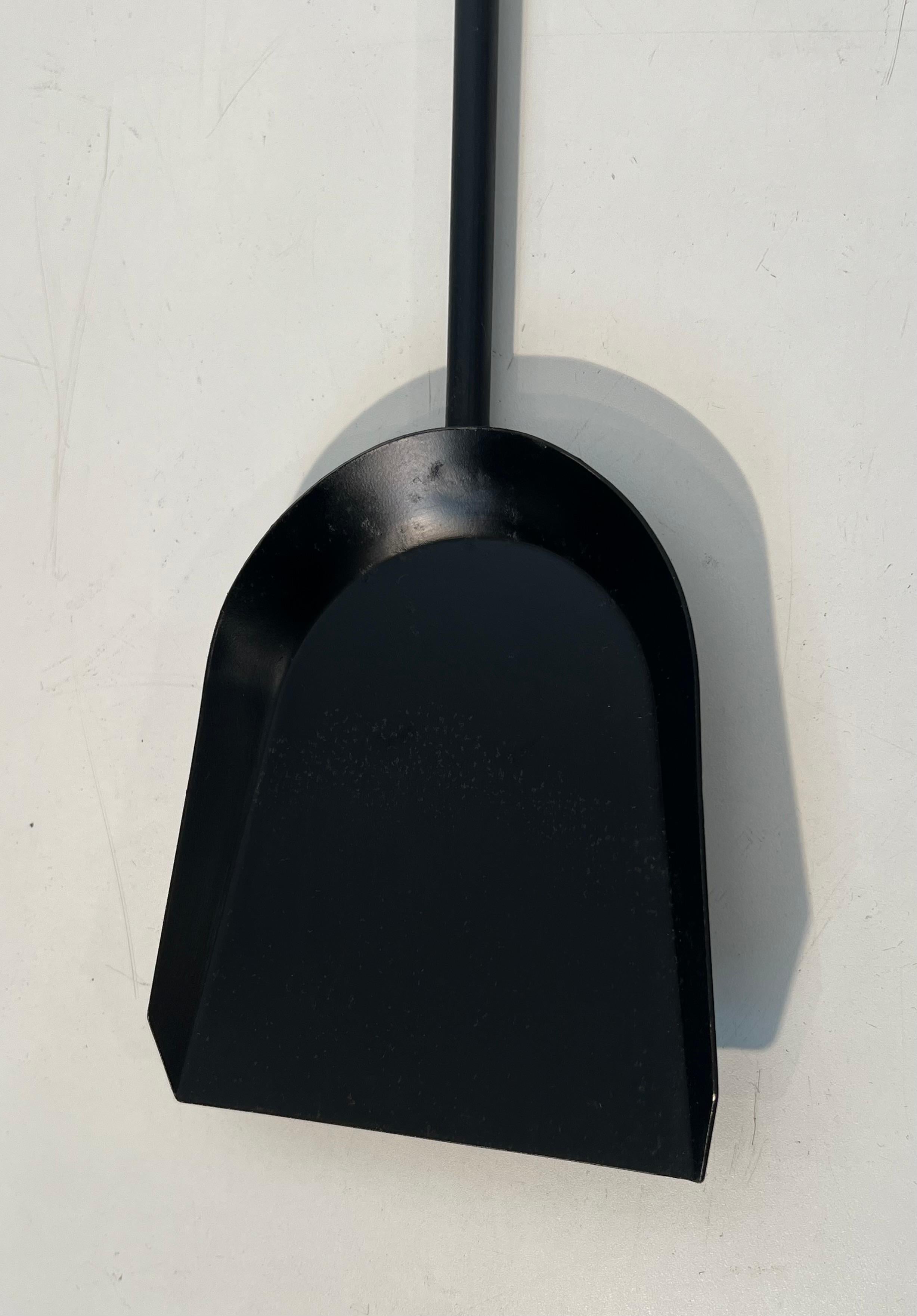Outils de cheminée laqués noirs et chromés sur Stand en vente 9