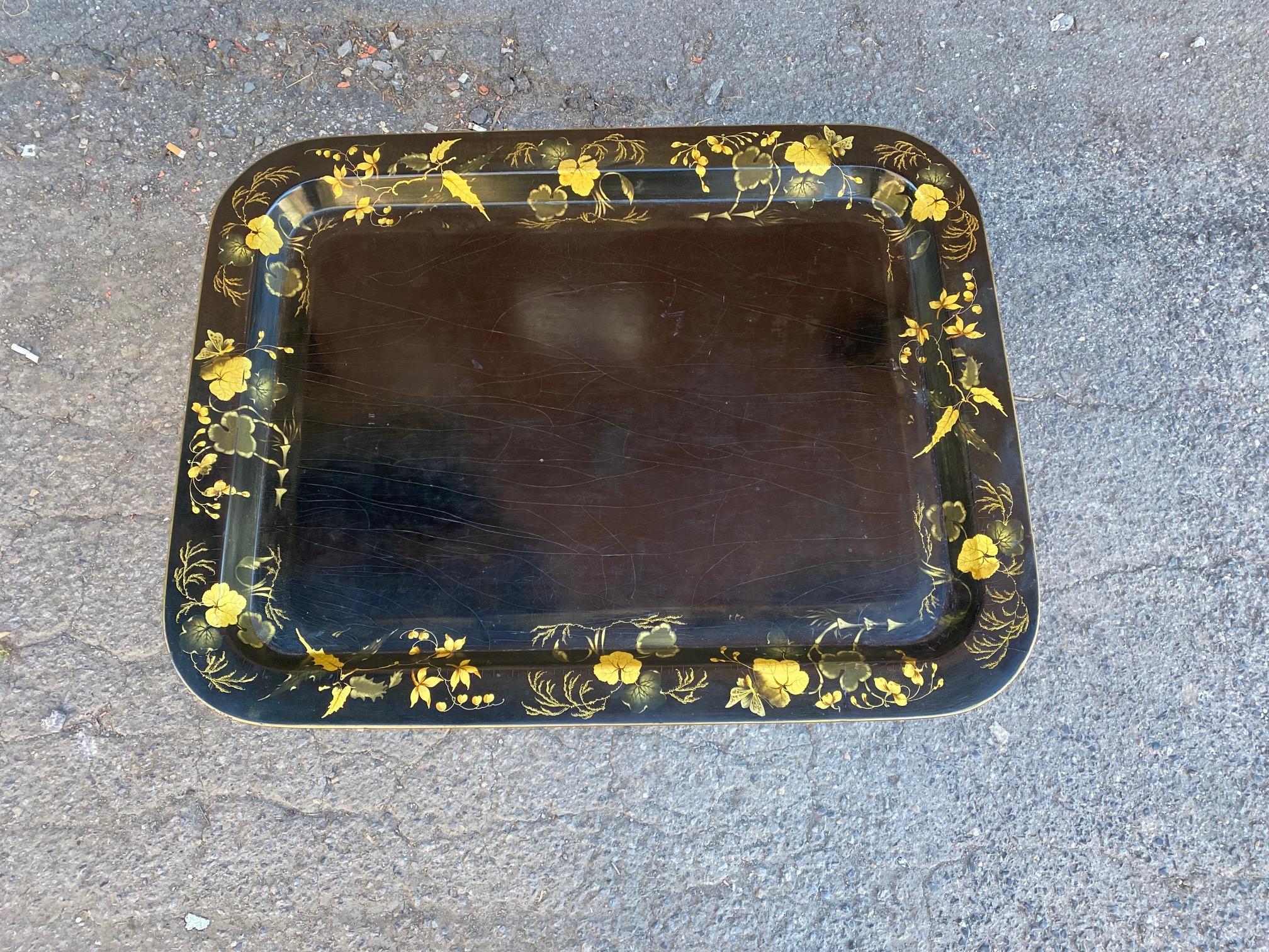 English Black Lacquered and Gilt Wood Japanned Tray Table with Floral Motifs For Sale
