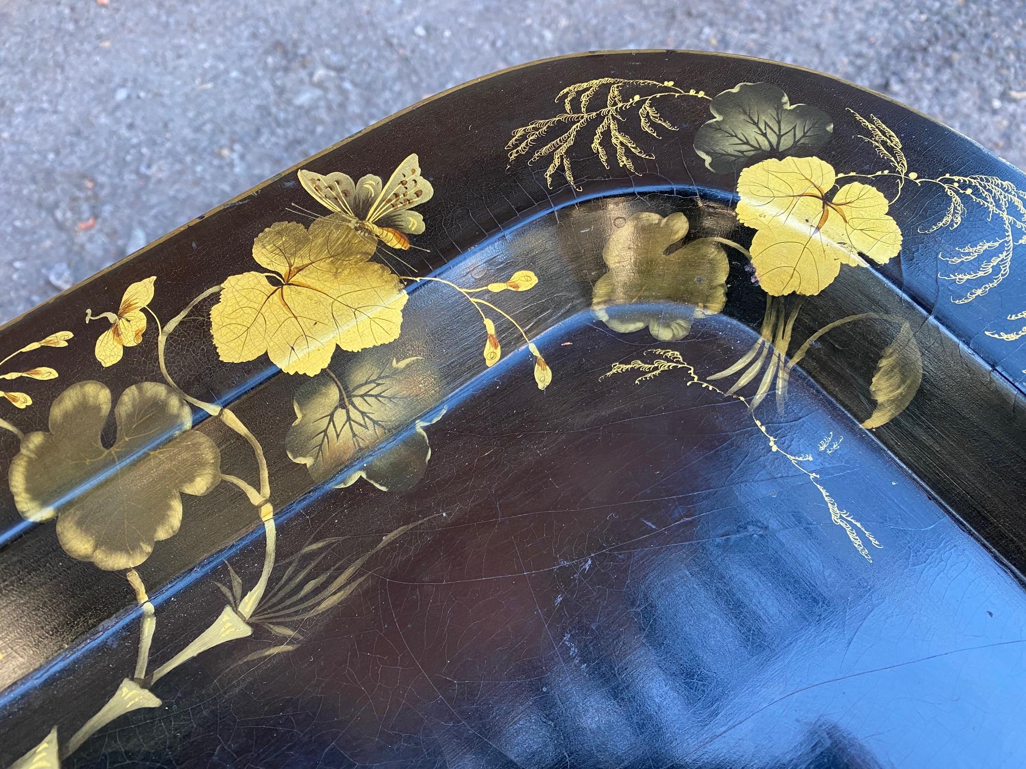 Black Lacquered and Gilt Wood Japanned Tray Table with Floral Motifs For Sale 1