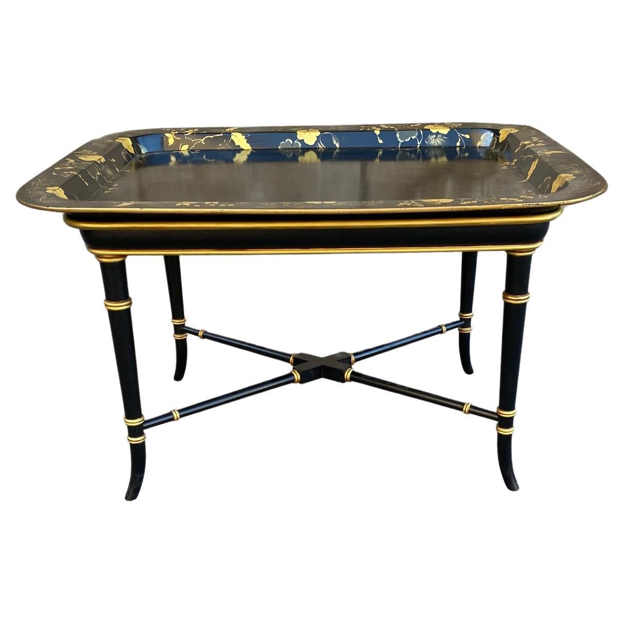 Table à plateau laquée noire et en bois doré avec motifs floraux