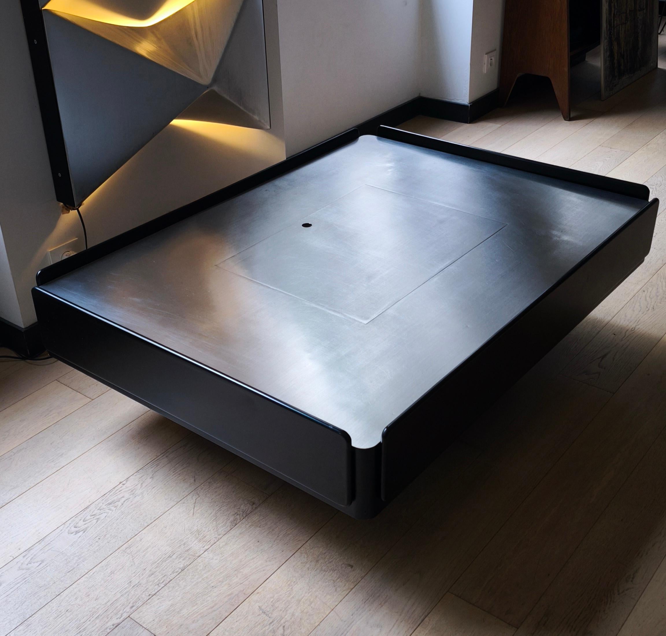Table basse de bar en acier laqué noir par Vico Magistretti, années 1960 en vente 1