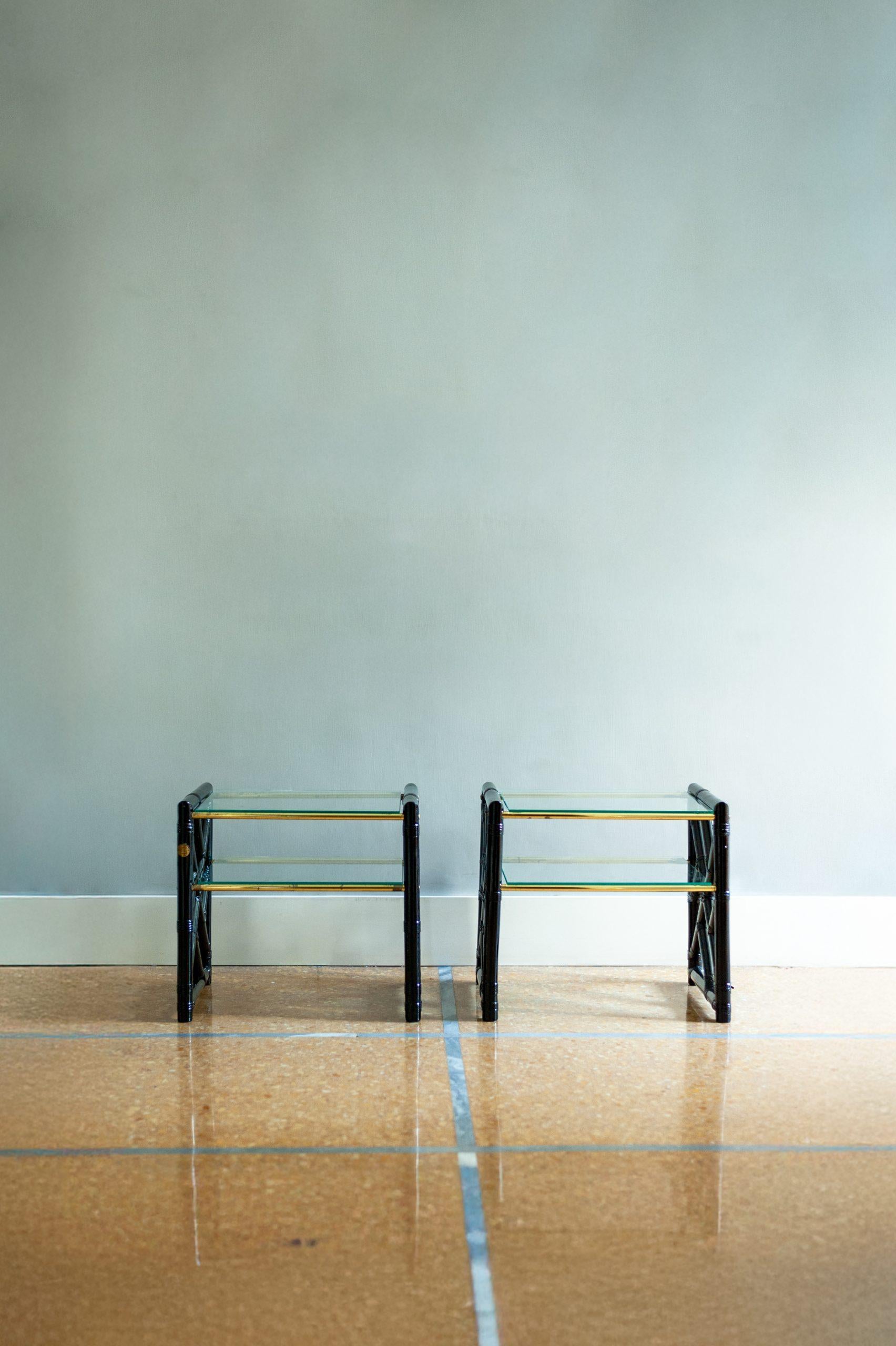 italien Tables de chevet en bambou laqué noir - années 1970 en vente