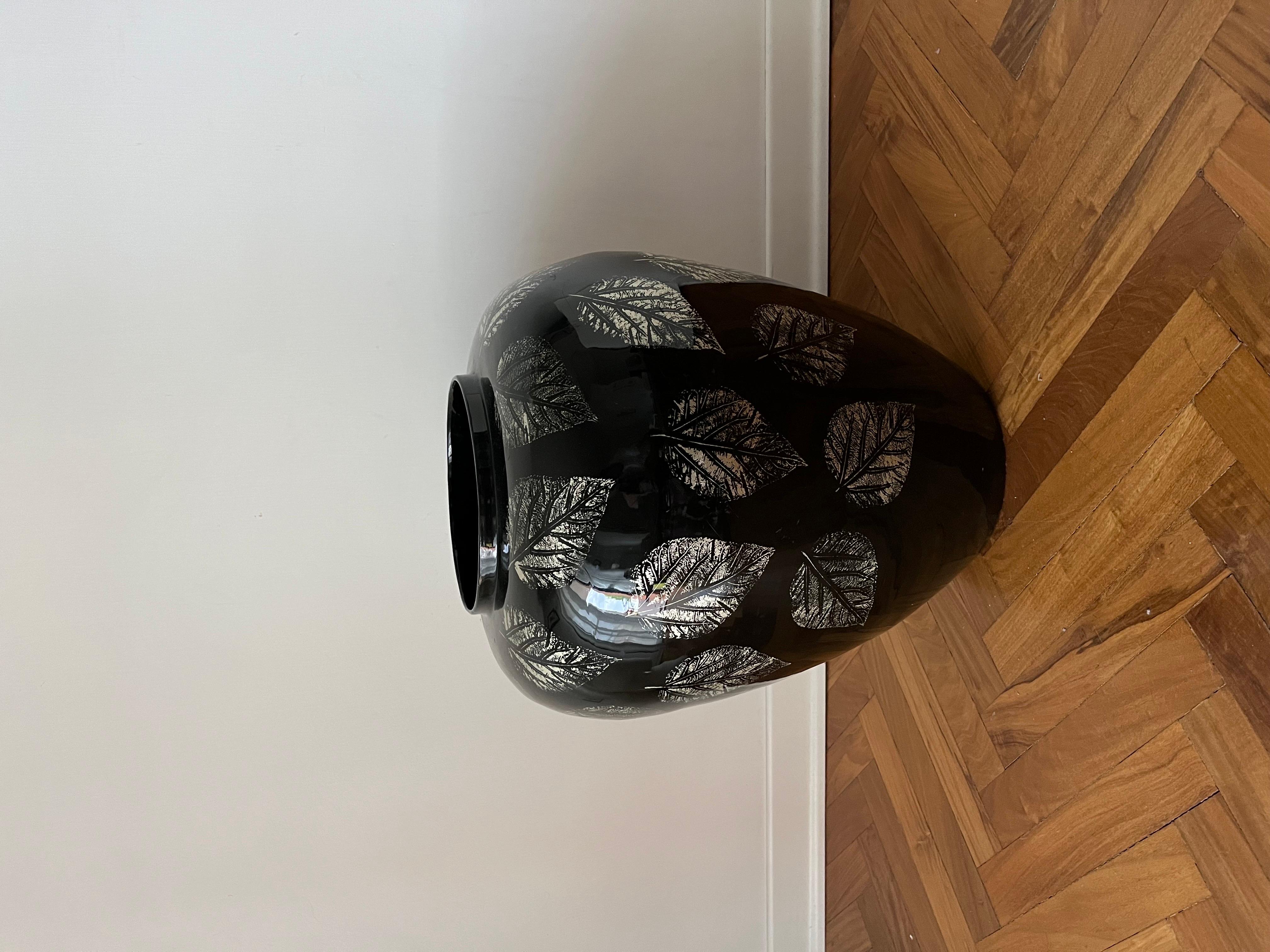 Bambou Vase en bambou laqué noir avec décorations dorées, design en vente