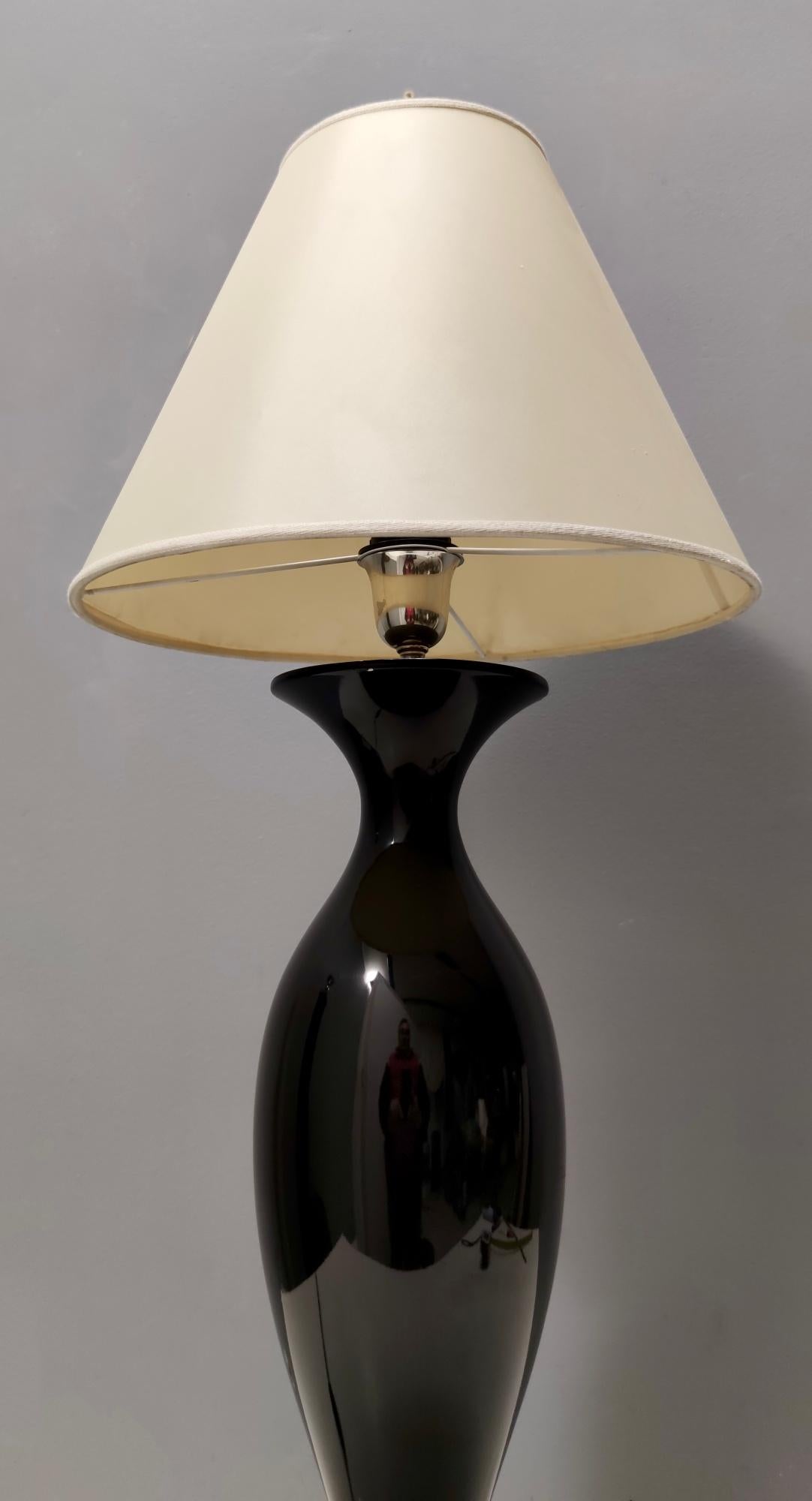 Contemporary Black Lacquered Beech Table Lamp with White Lampshade by Roberto Ventura, Italy