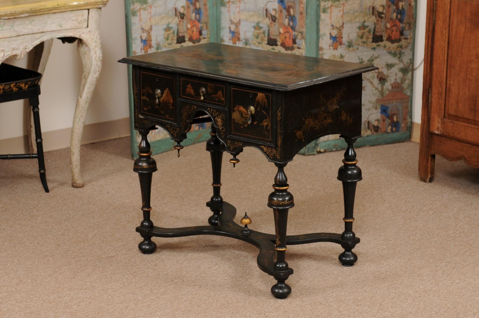 Black Lacquered Chinoiserie William & Mary Style Lowboy, 18th Century England For Sale 5