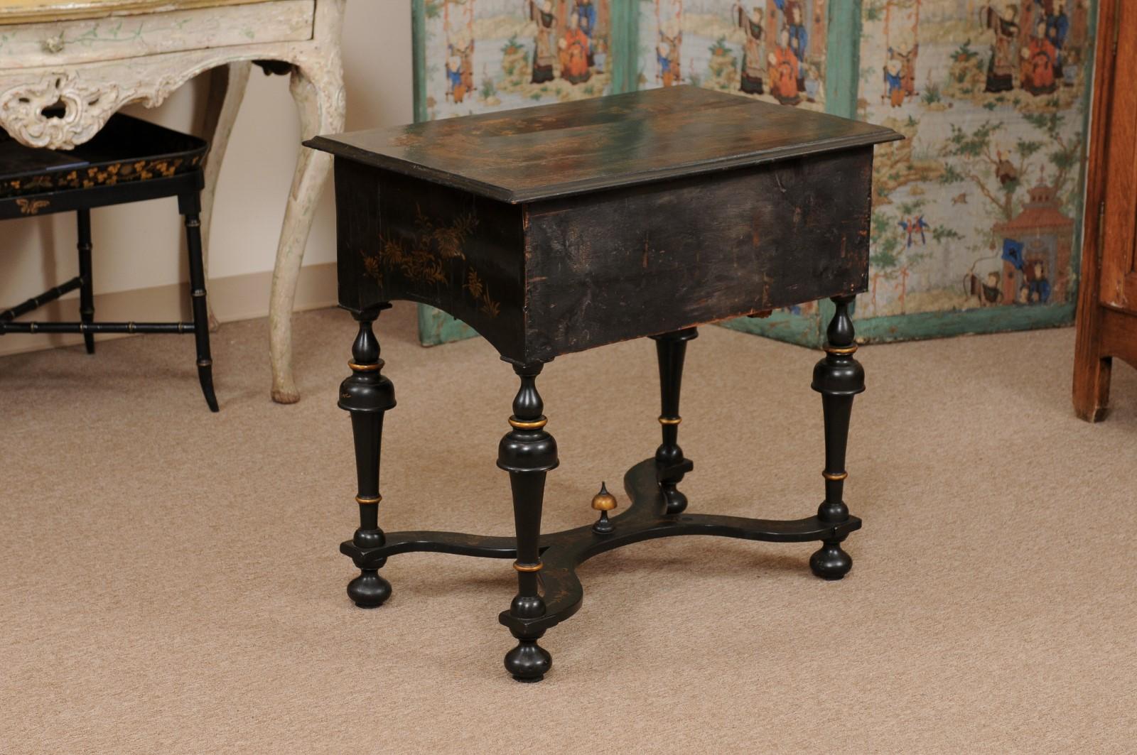 Black Lacquered Chinoiserie William & Mary Style Lowboy, 18th Century England For Sale 3