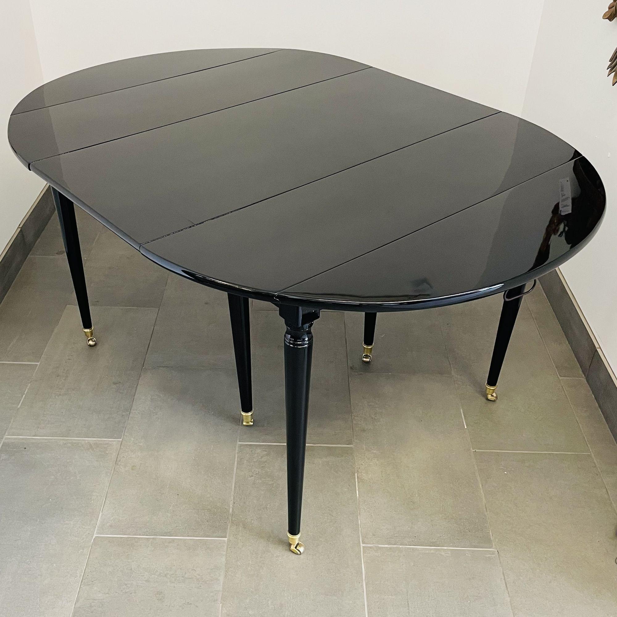 Black Lacquered Circular Dining Table, Three Leaves, Drop Side, Maison Jansen In Good Condition In Stamford, CT