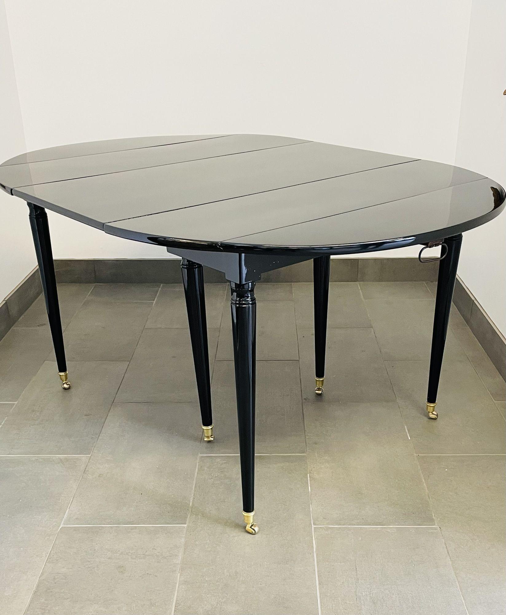 20th Century Black Lacquered Circular Dining Table, Three Leaves, Drop Side, Maison Jansen