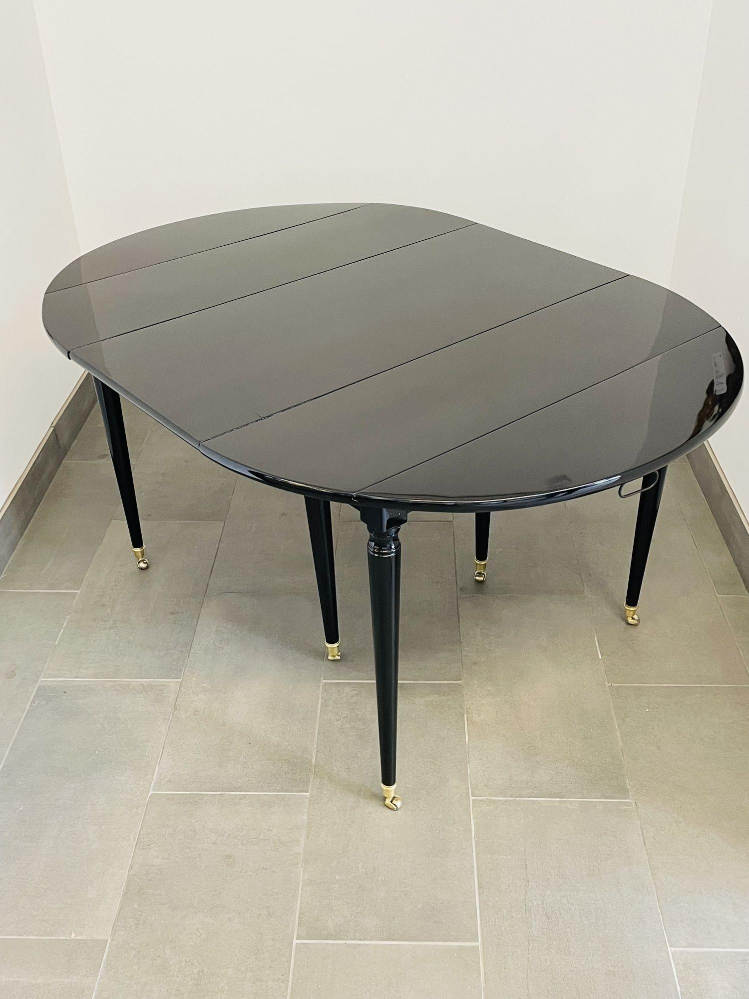 Black Lacquered Circular Dining Table, Three Leaves, Drop Side, Maison Jansen 1