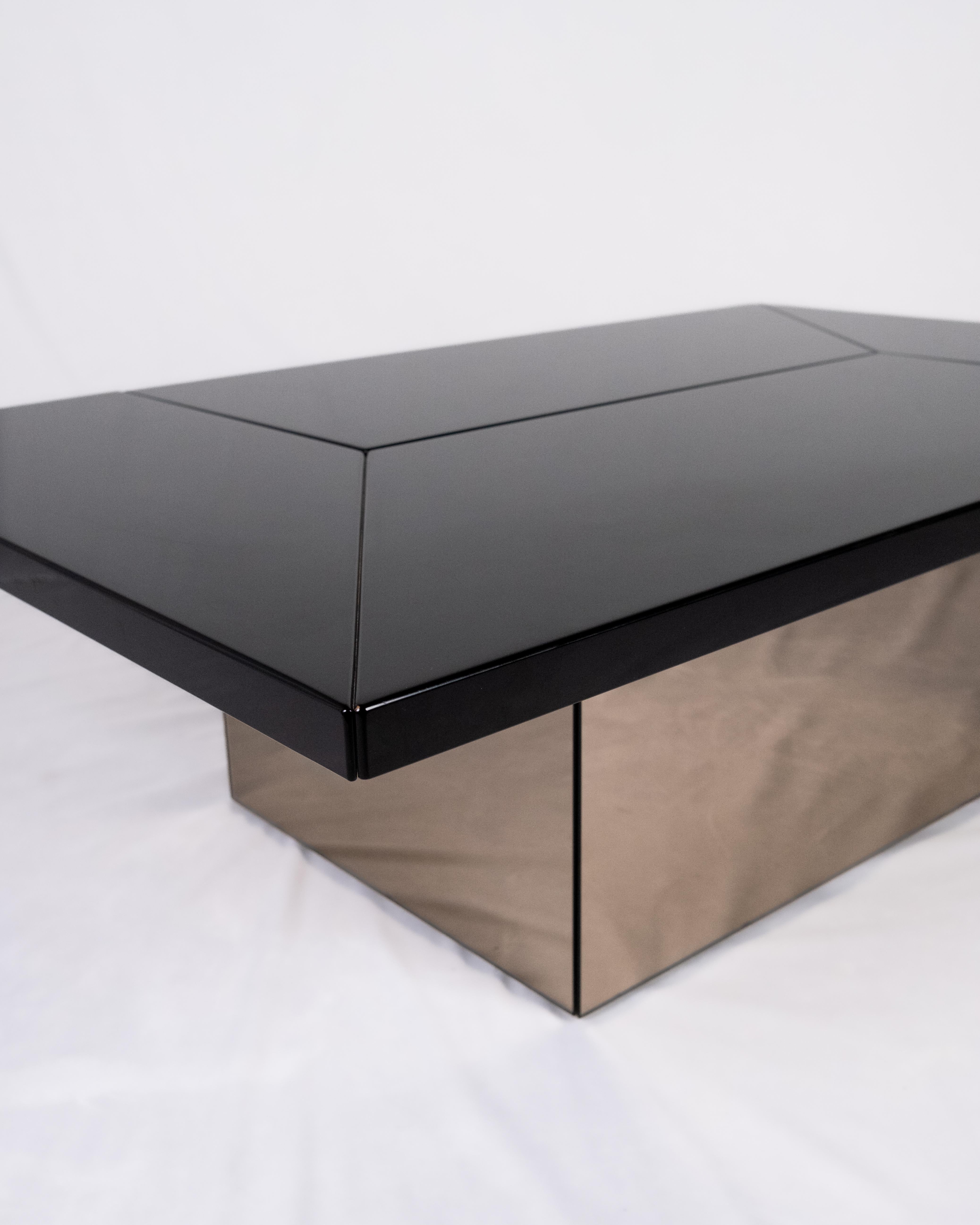 Black lacquered coffee table with bar by Paul Michel for Roche Bobois, 1980s In Good Condition For Sale In Lyon, FR