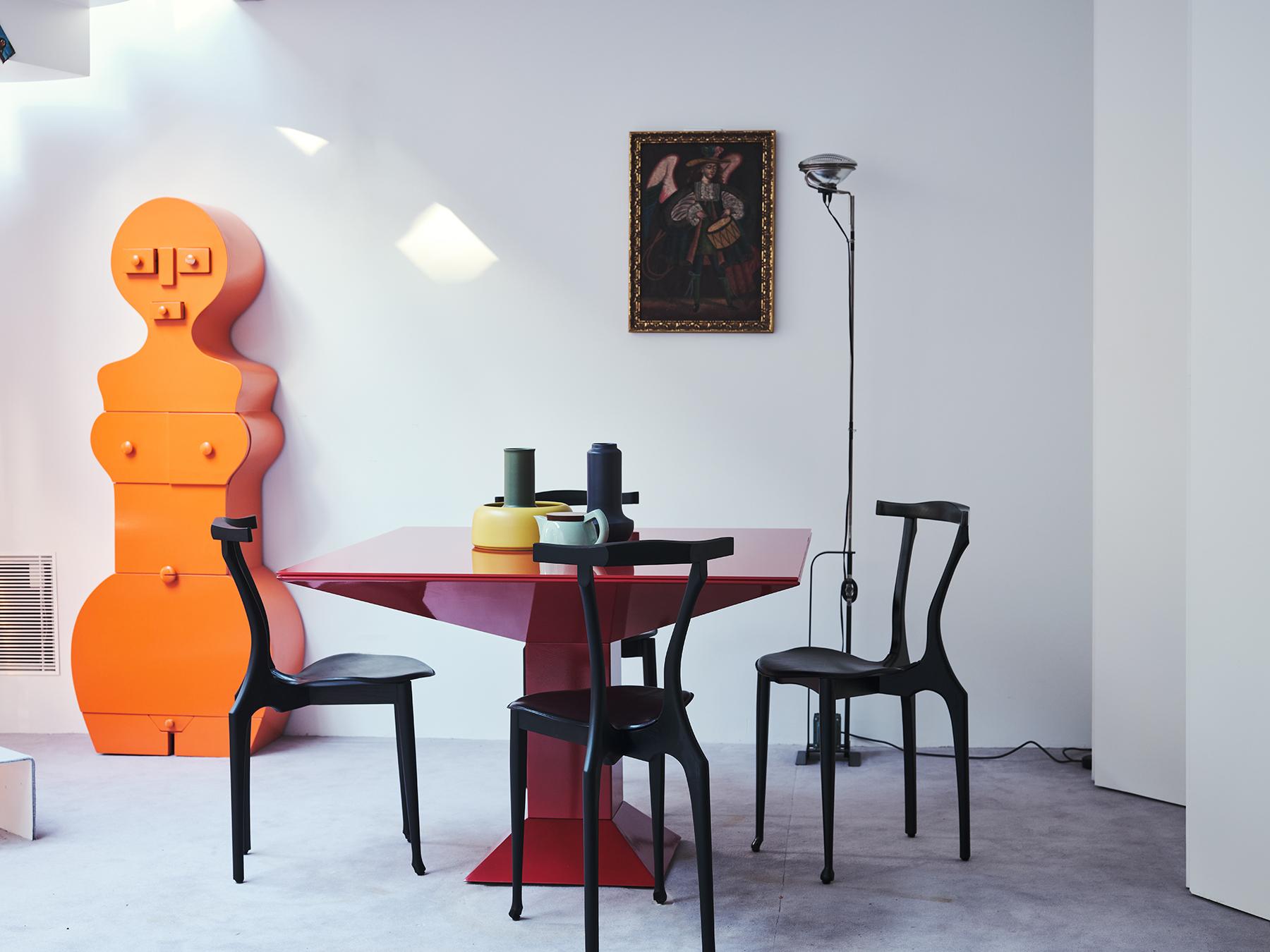 Chaise de salle à manger contemporaine Gaulinetta laquée noire par Oscar Tusquets, Gaulino  en vente 10
