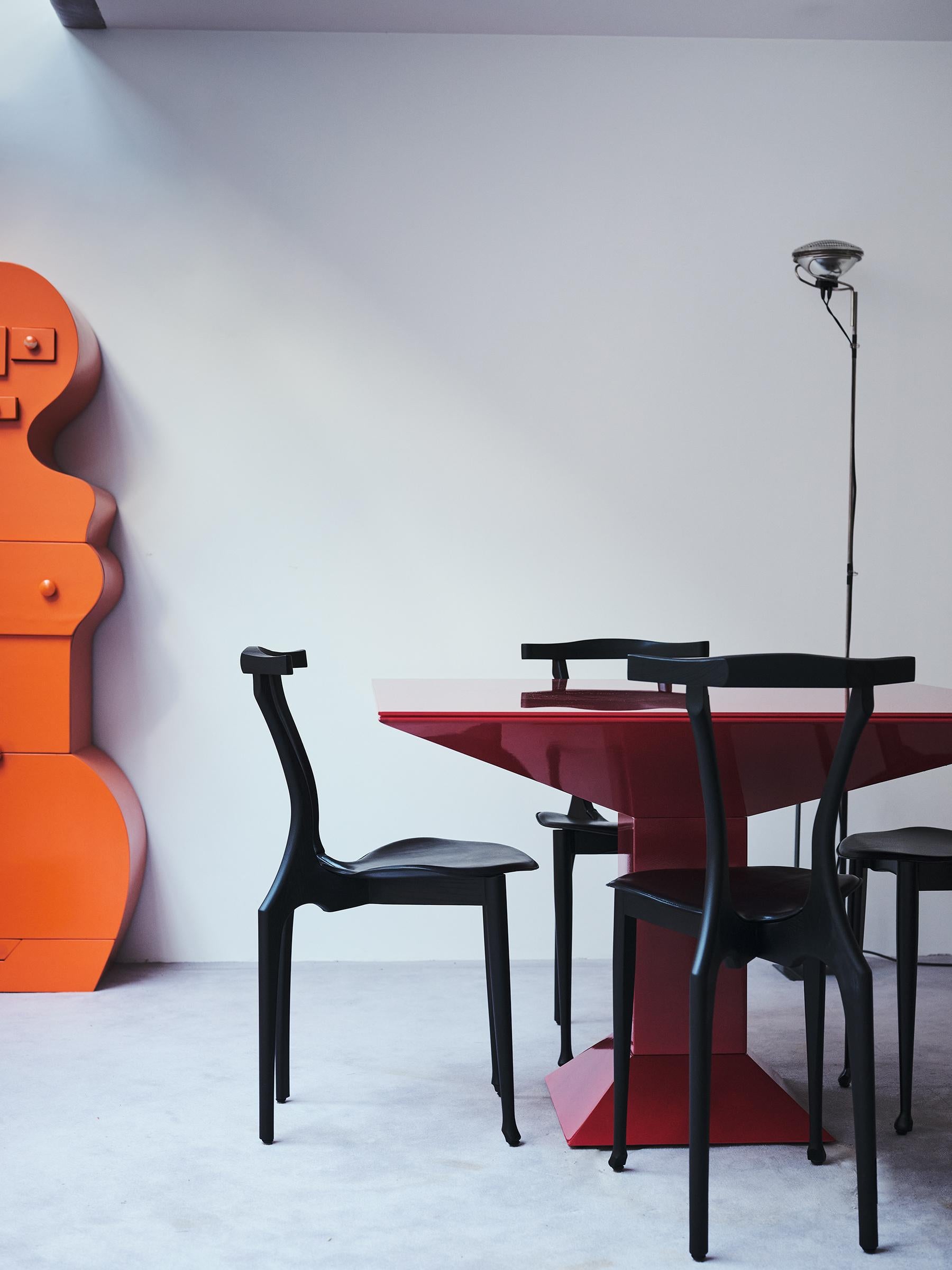 Chaise de salle à manger contemporaine Gaulinetta laquée noire par Oscar Tusquets, Gaulino  en vente 12