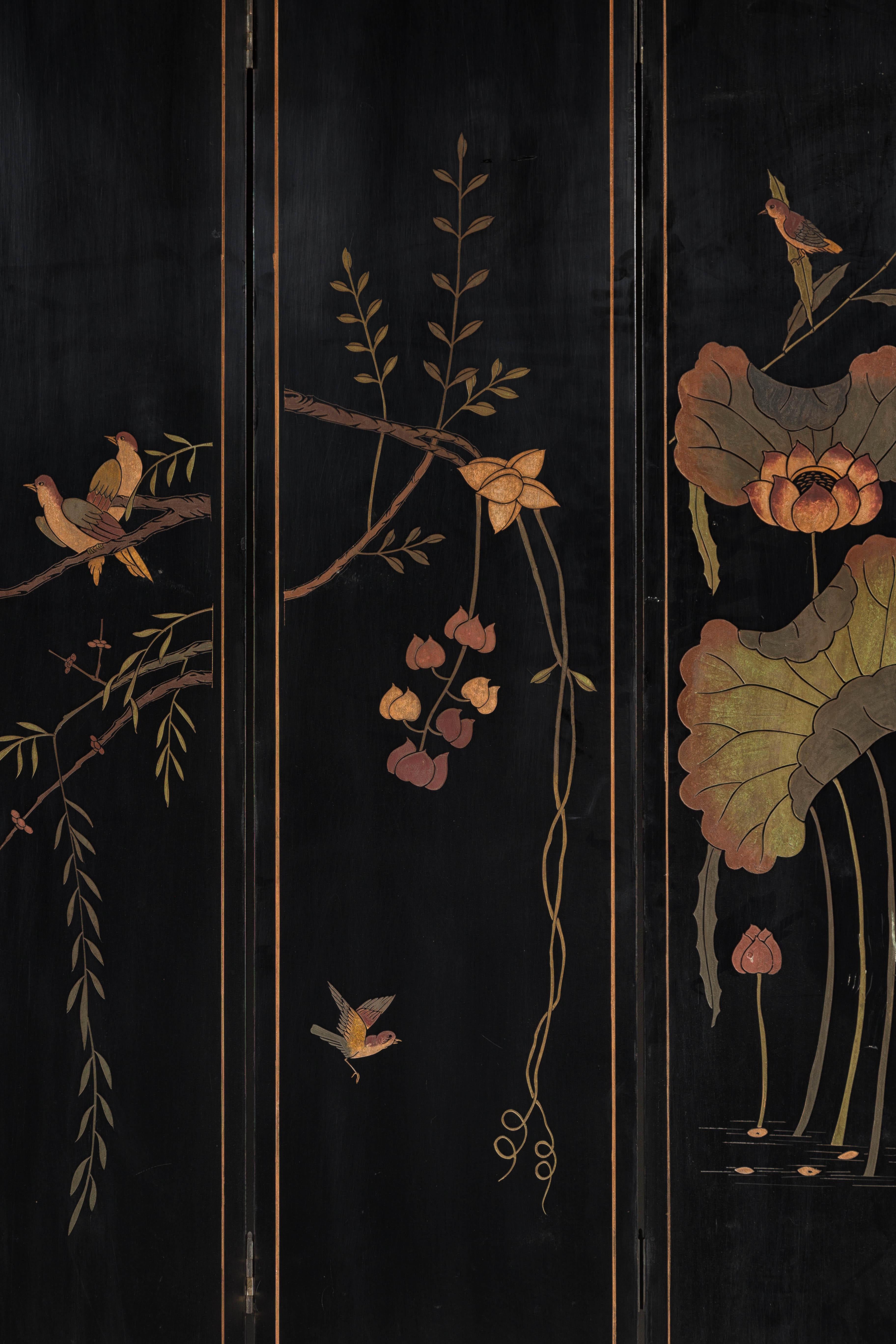 Black Lacquered Four-Panel Screen with Polychrome Bird, Foliage and Tree Décor For Sale 10