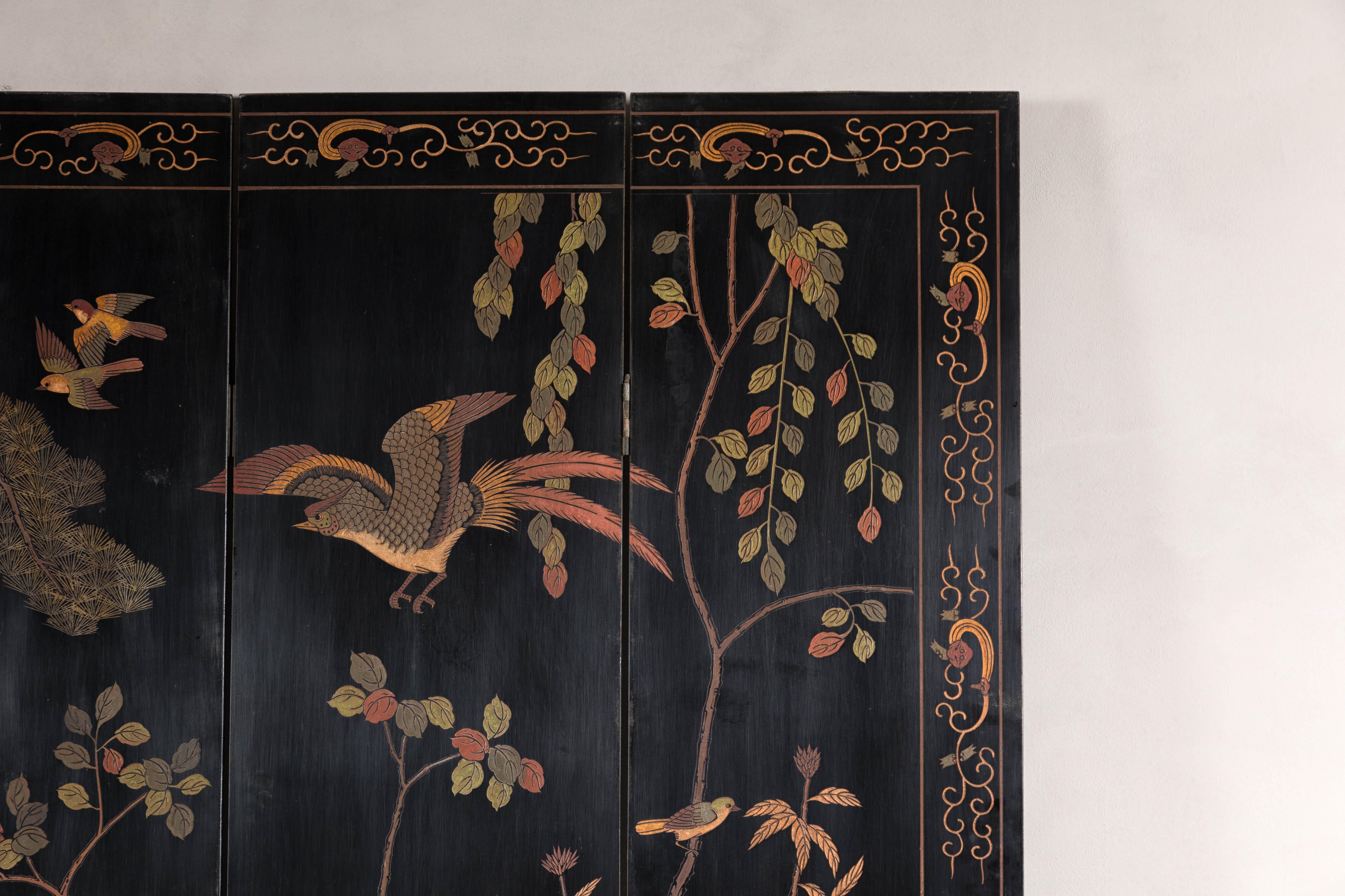Black Lacquered Four-Panel Screen with Polychrome Bird, Foliage and Tree Décor In Good Condition For Sale In Yonkers, NY