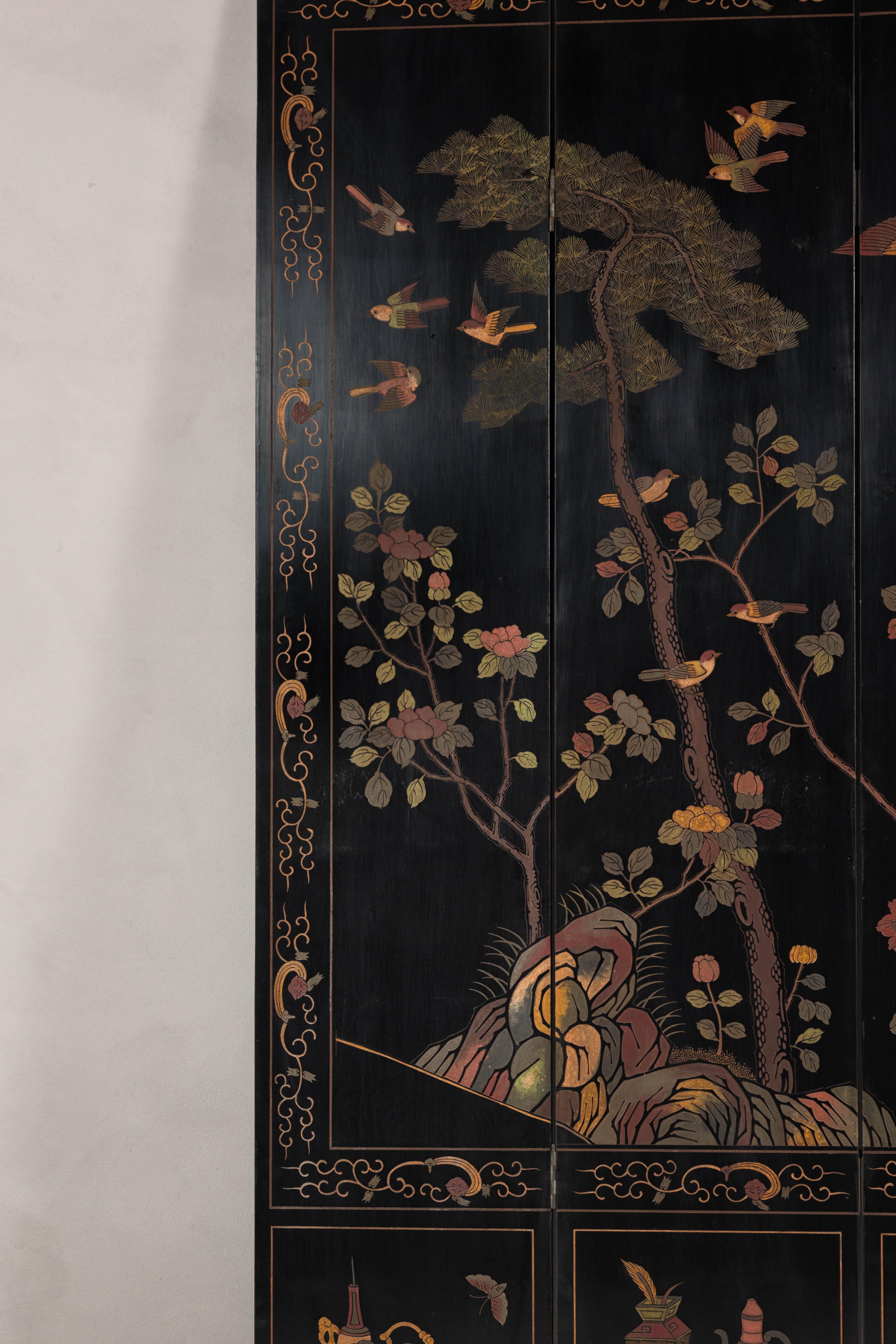 Black Lacquered Four-Panel Screen with Polychrome Bird, Foliage and Tree Décor For Sale 2