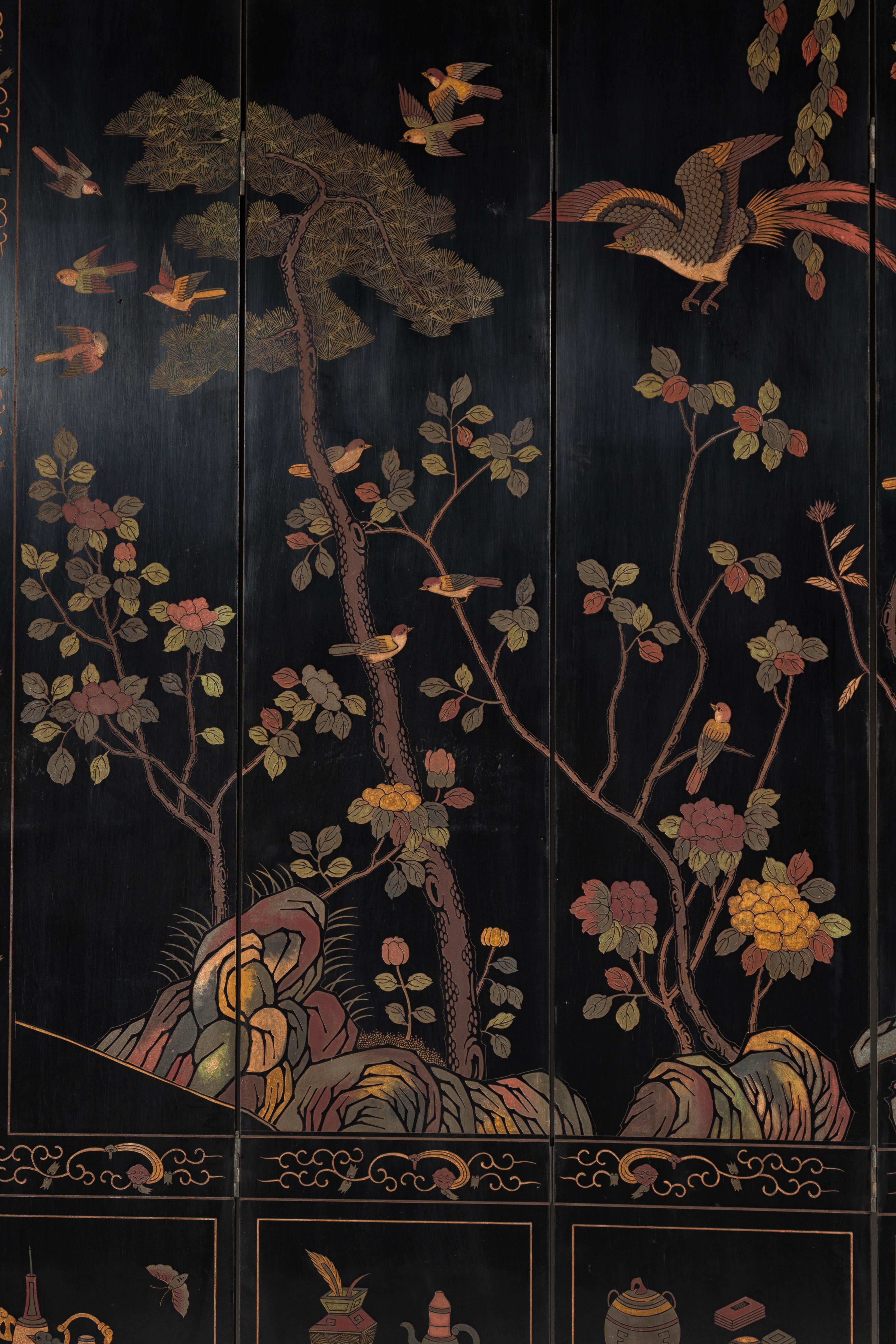Black Lacquered Four-Panel Screen with Polychrome Bird, Foliage and Tree Décor For Sale 3