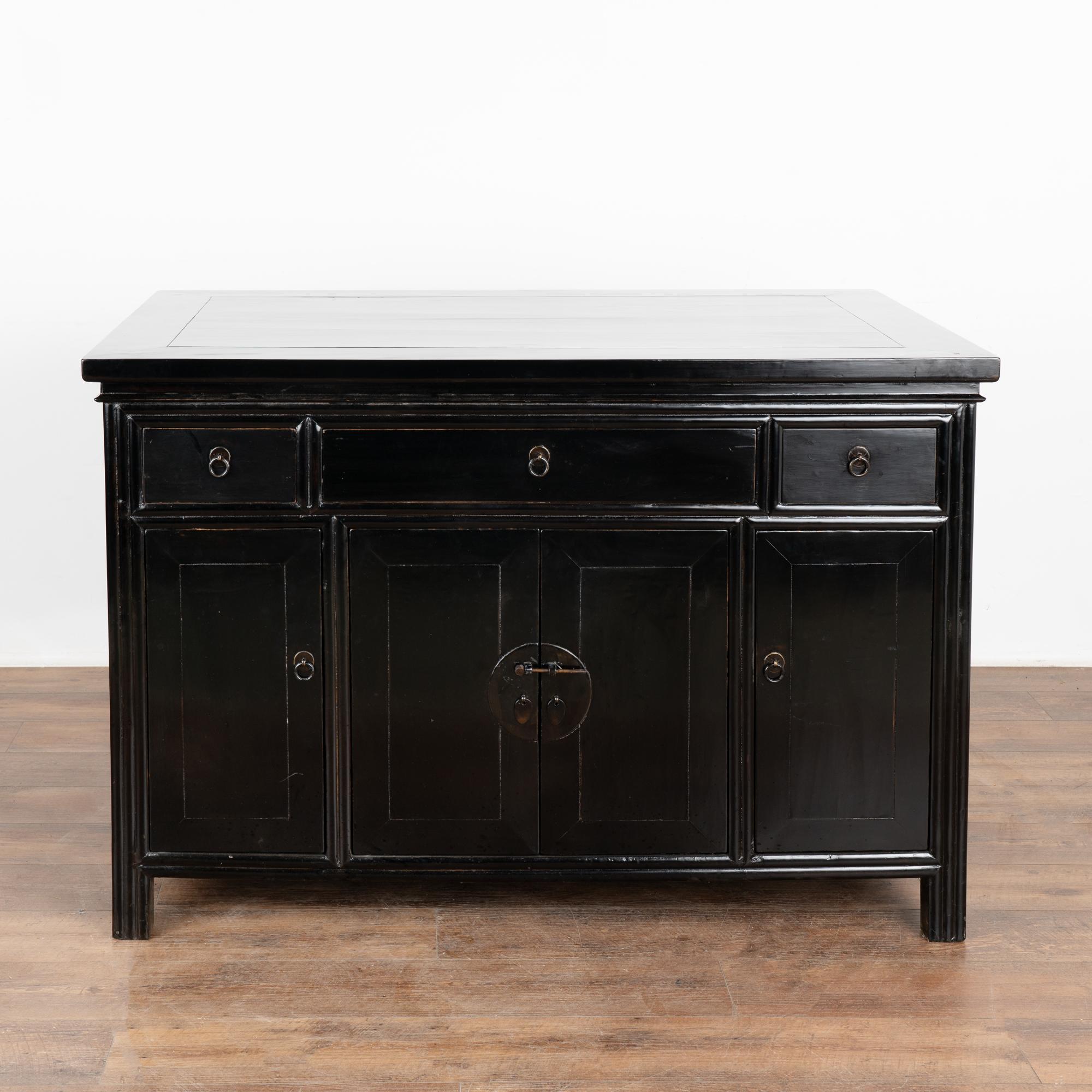 Chinese Export Black Lacquered Free Standing Console Cabinet or Kitchen Island, China 1880