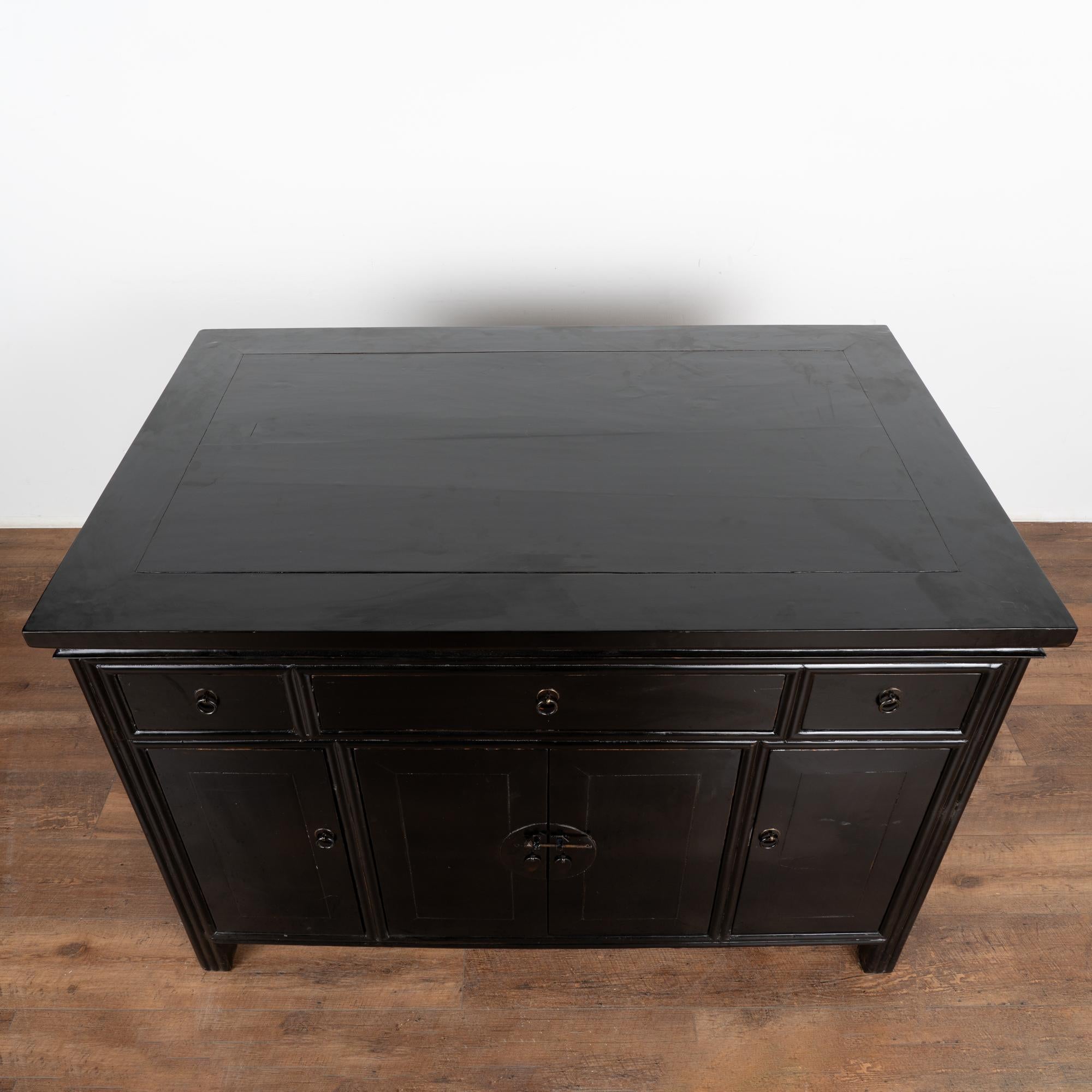 Chinese Black Lacquered Free Standing Console Cabinet or Kitchen Island, China 1880