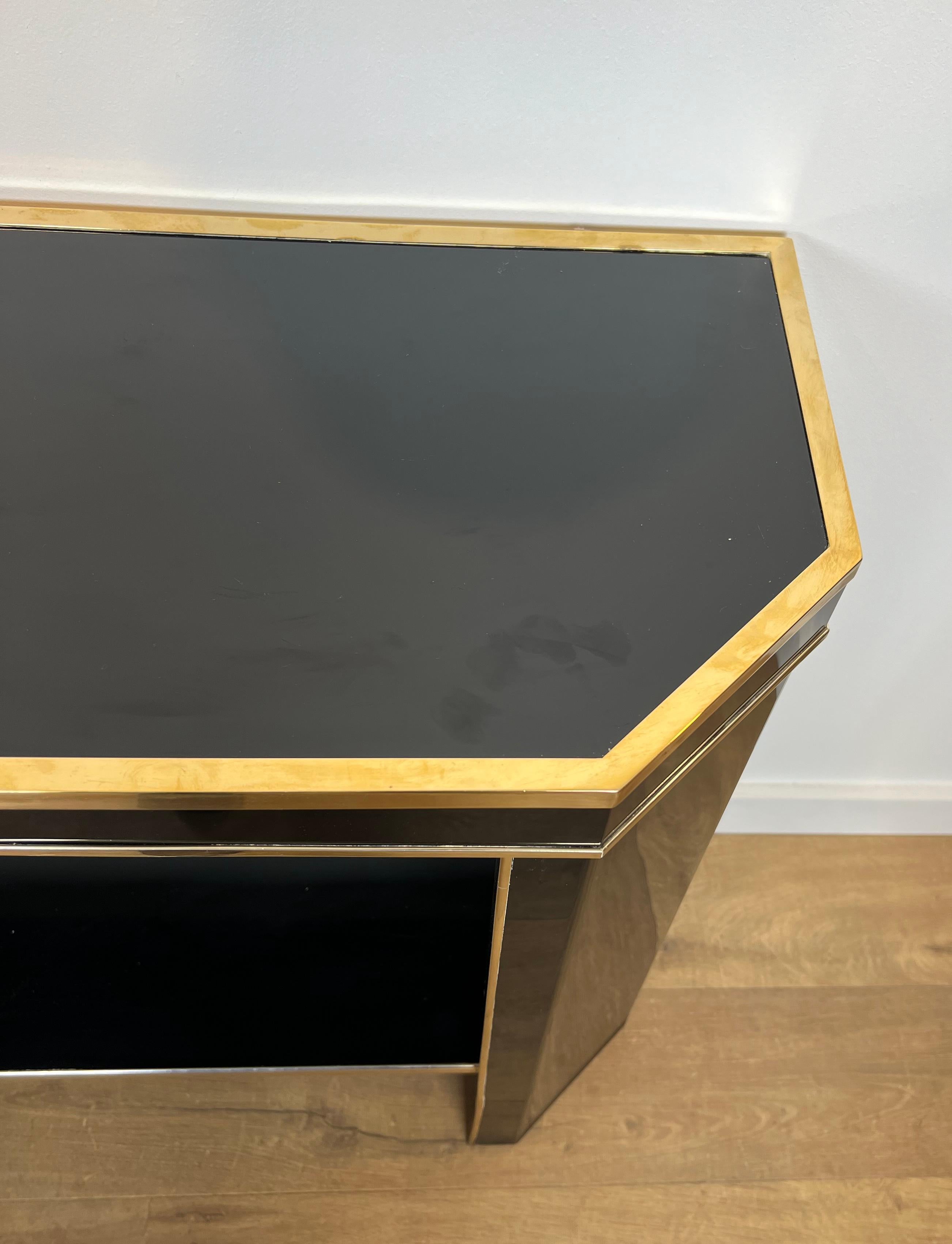 Consola de metal lacado en negro y dorado firmada por el diseñador francés Jean-Claude Mahey en venta 2