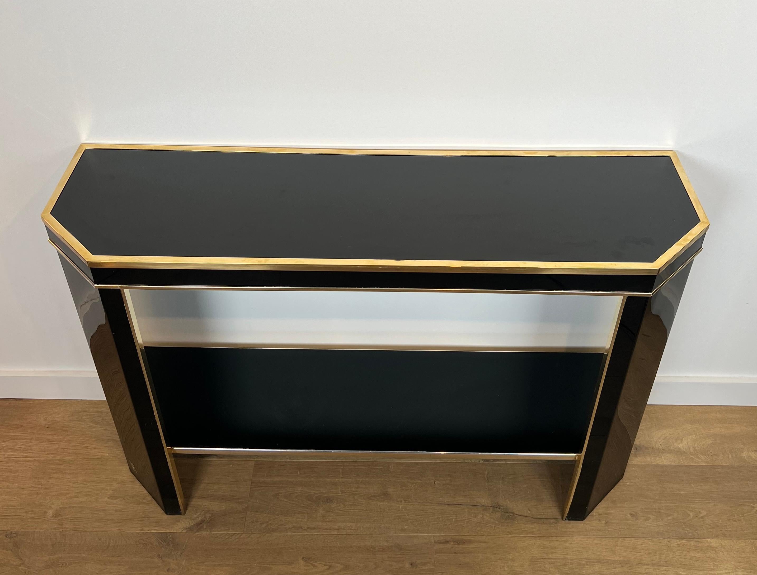 Consola de metal lacado en negro y dorado firmada por el diseñador francés Jean-Claude Mahey en venta 5