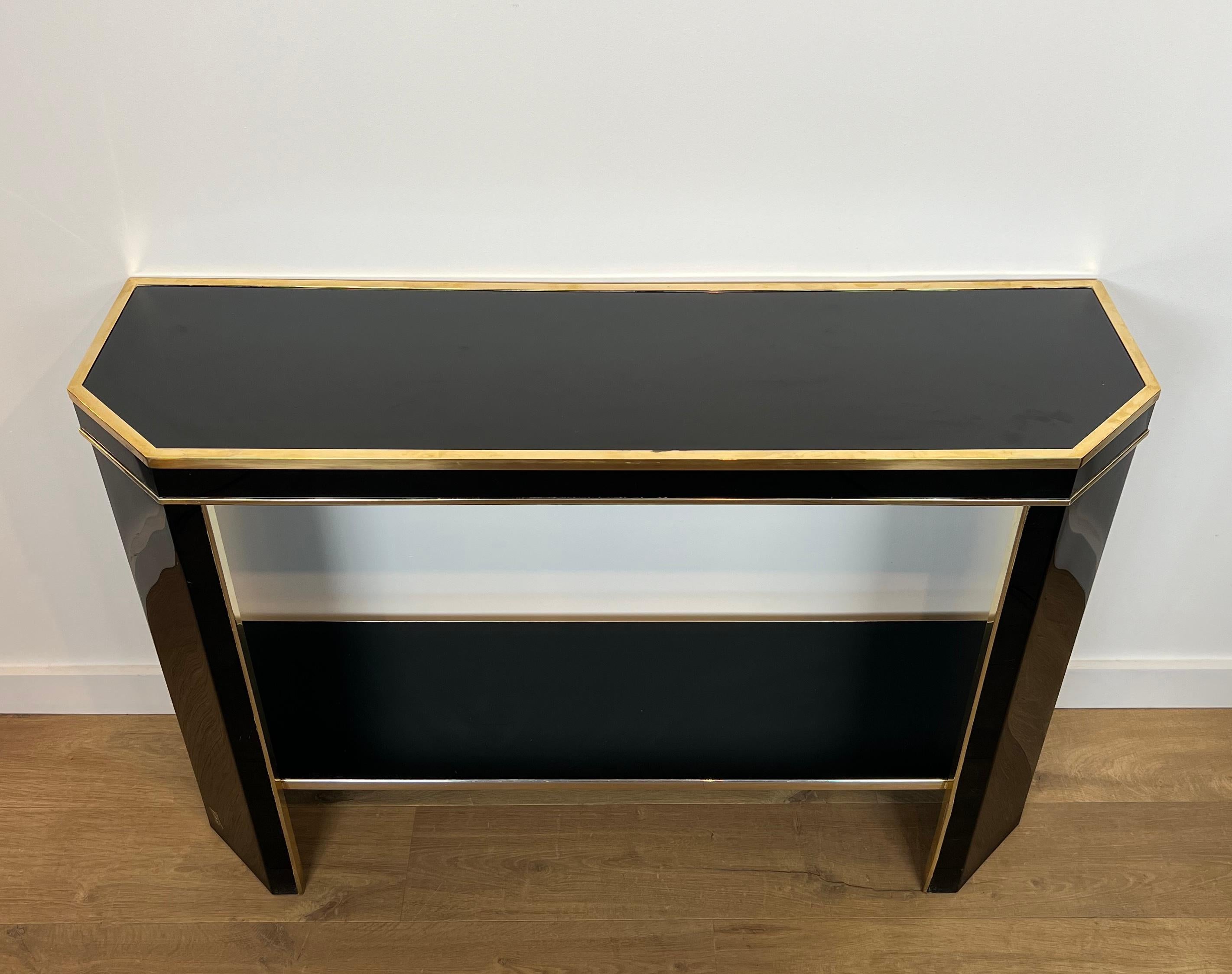 Consola de metal lacado en negro y dorado firmada por el diseñador francés Jean-Claude Mahey en venta 10