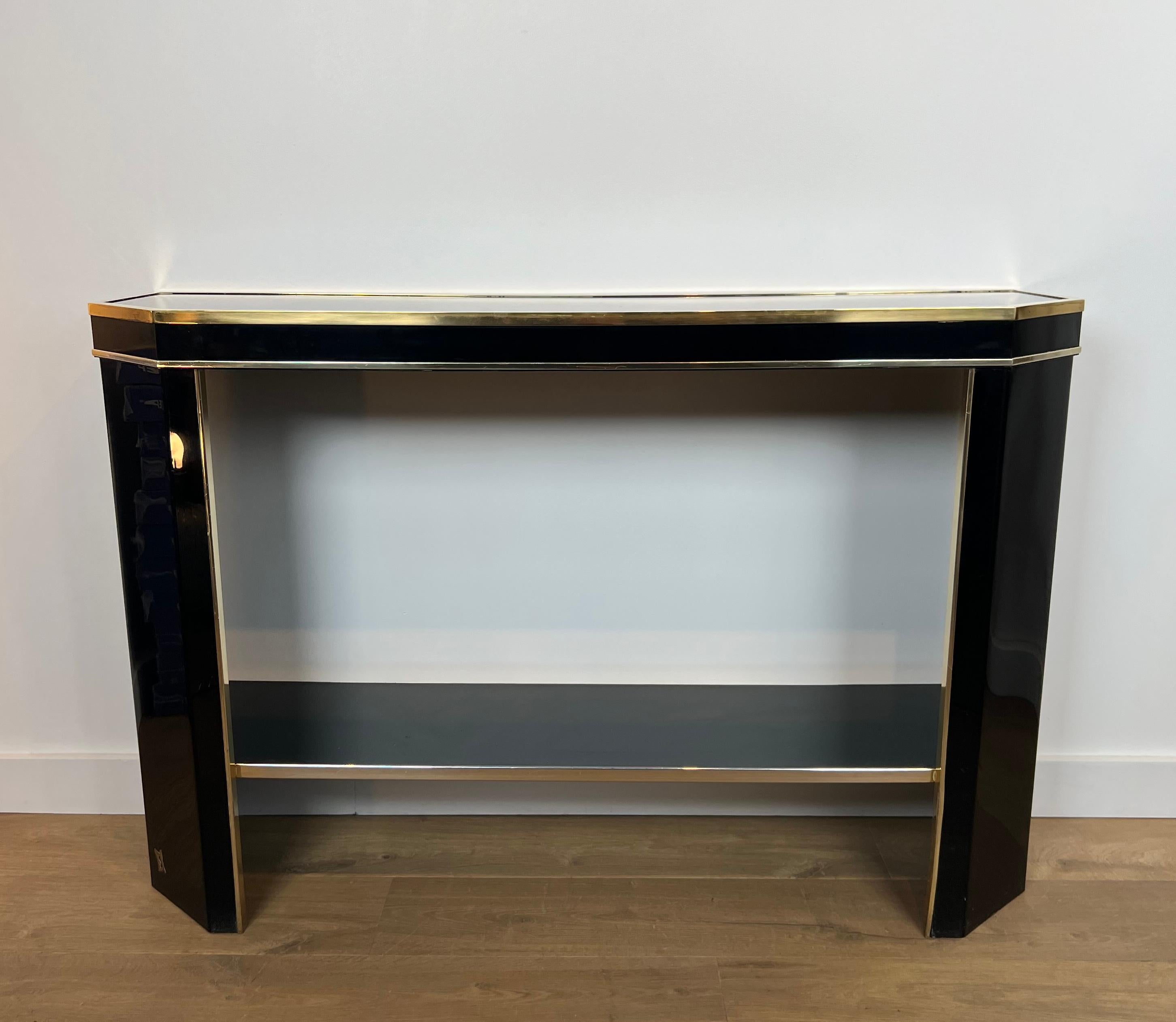 Consola de metal lacado en negro y dorado firmada por el diseñador francés Jean-Claude Mahey Moderno de mediados de siglo en venta