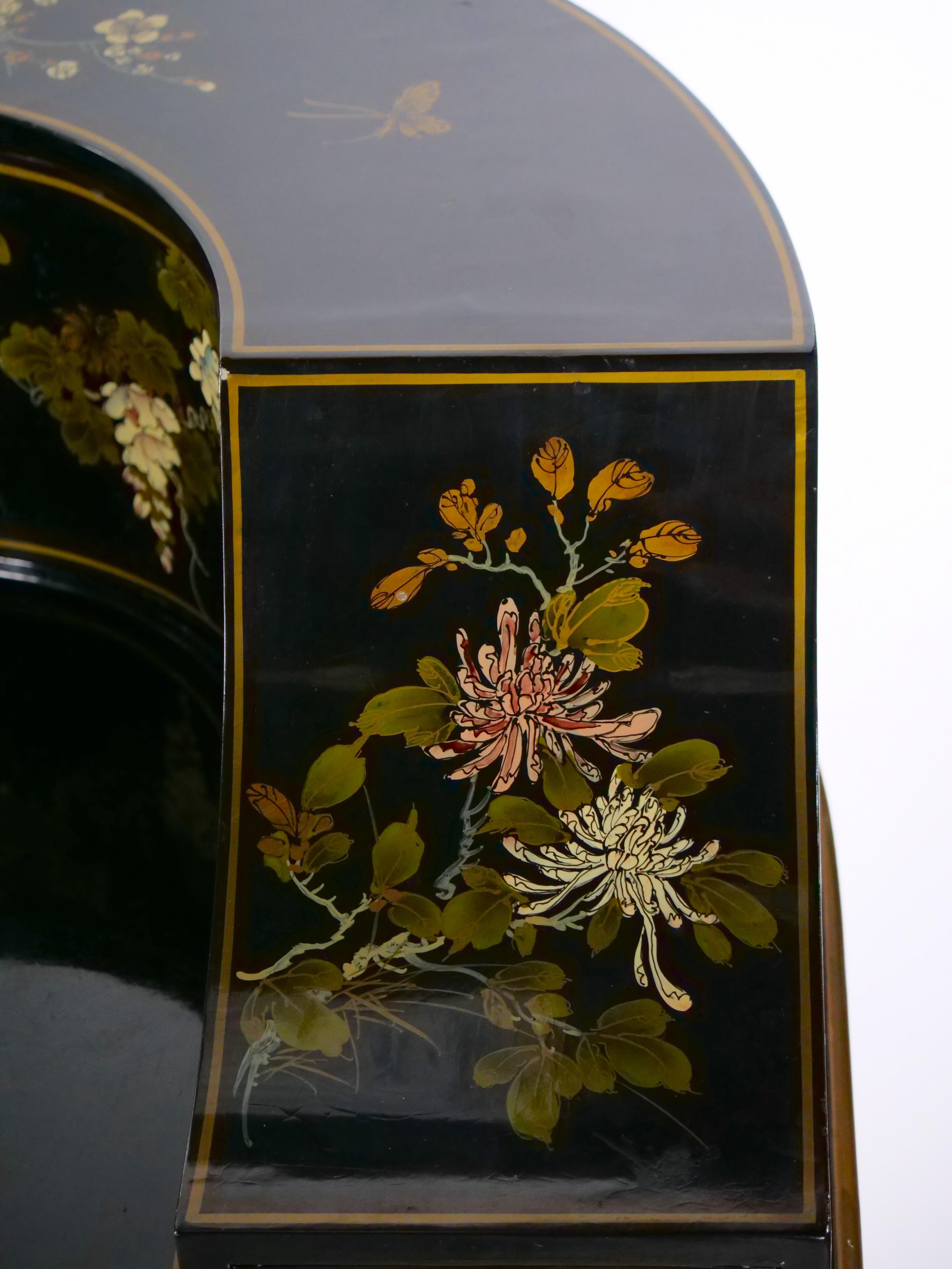 Black Lacquered Hand Painted / Decorated Chinoiserie Desk 3