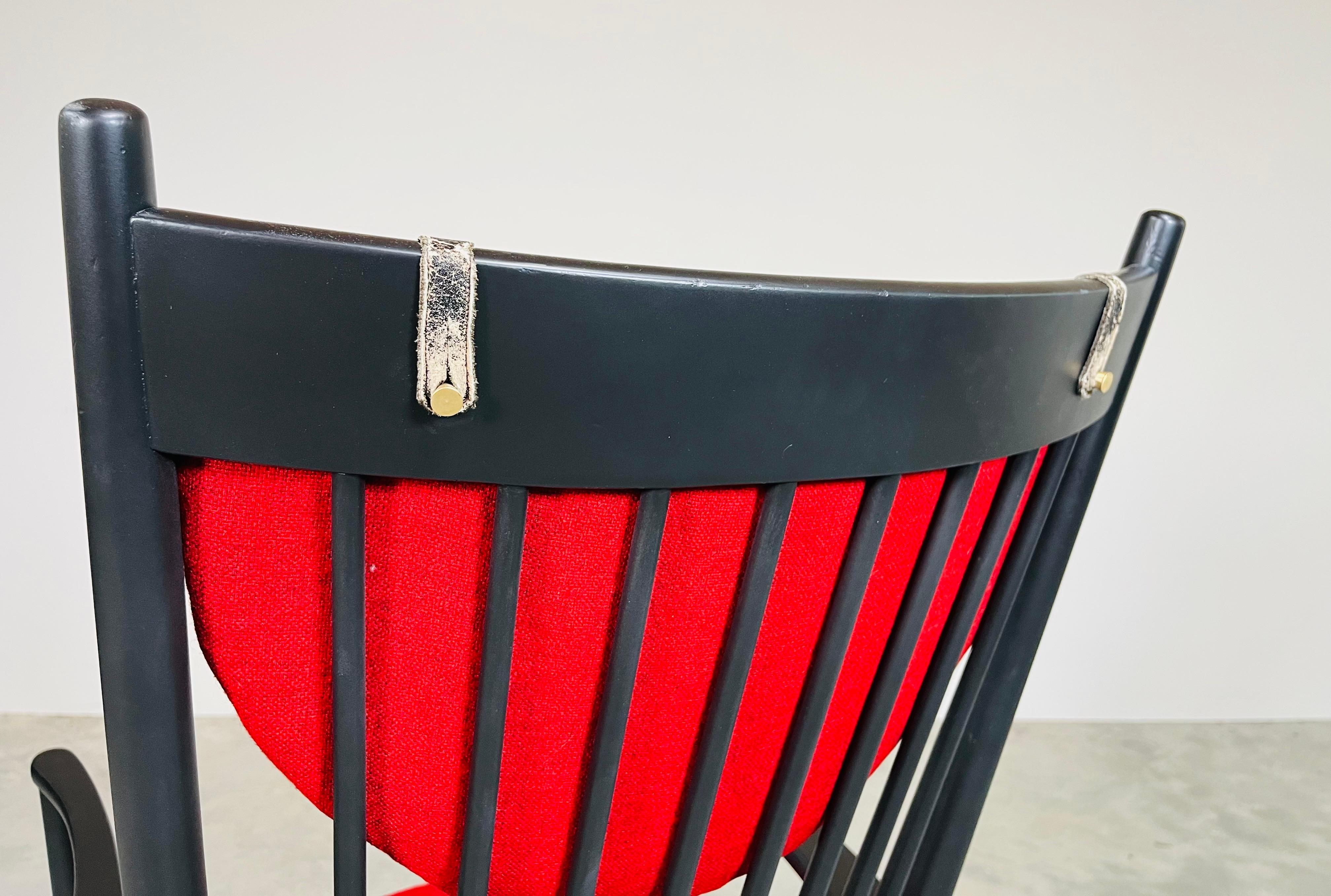 Schwarz lackierter Hans J. Wegner J16 Schaukelstuhl oder Schaukelstuhl für FDB Mobler, schwarz lackiert, 1963 im Angebot 3