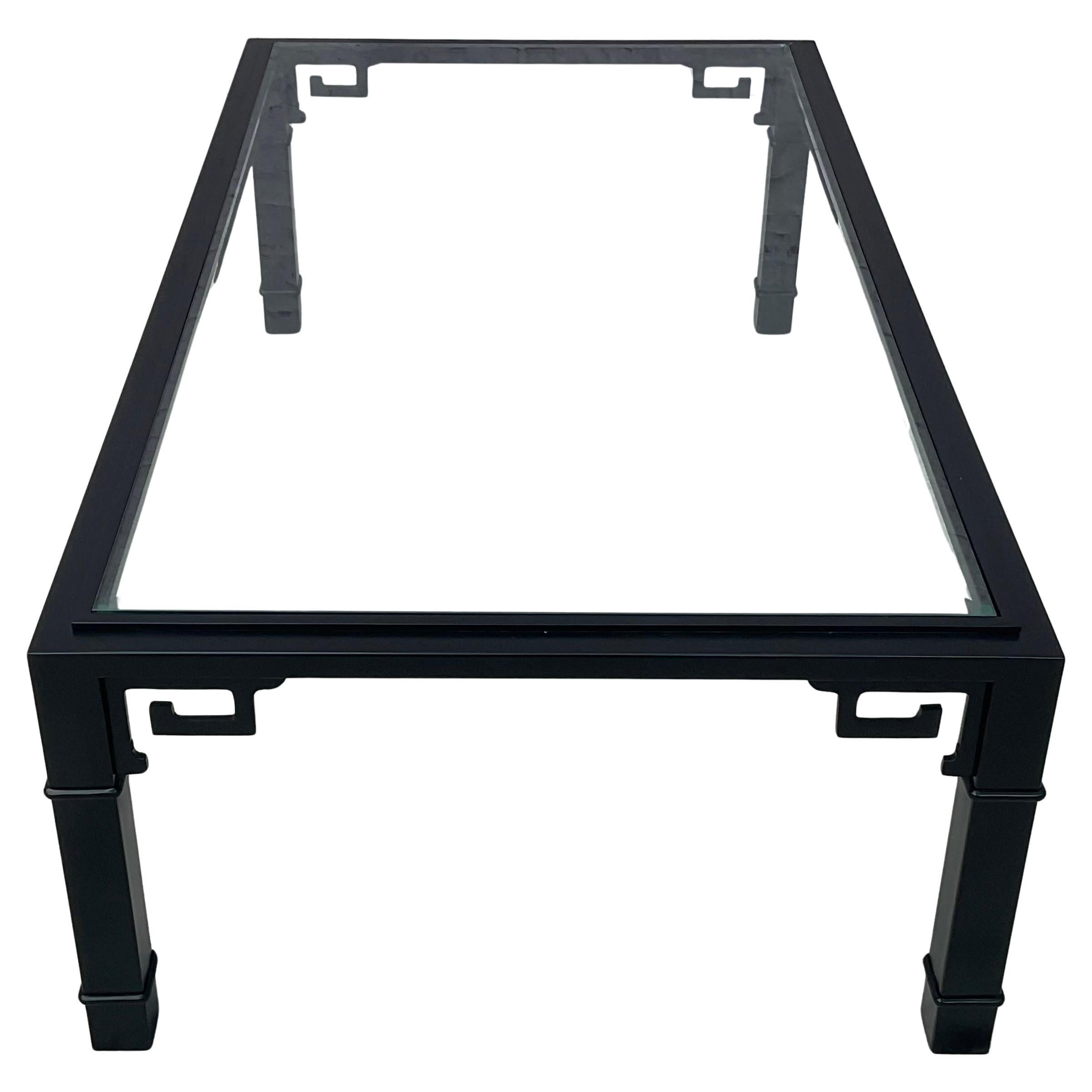 Mid-Century Modern Table basse en fer laqué noir en vente