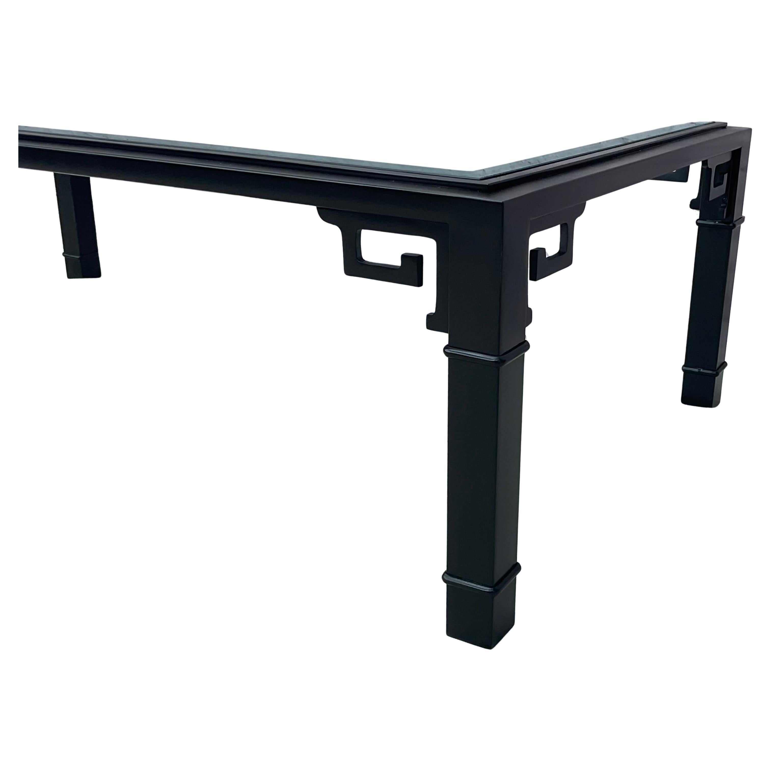 Américain Table basse en fer laqué noir en vente