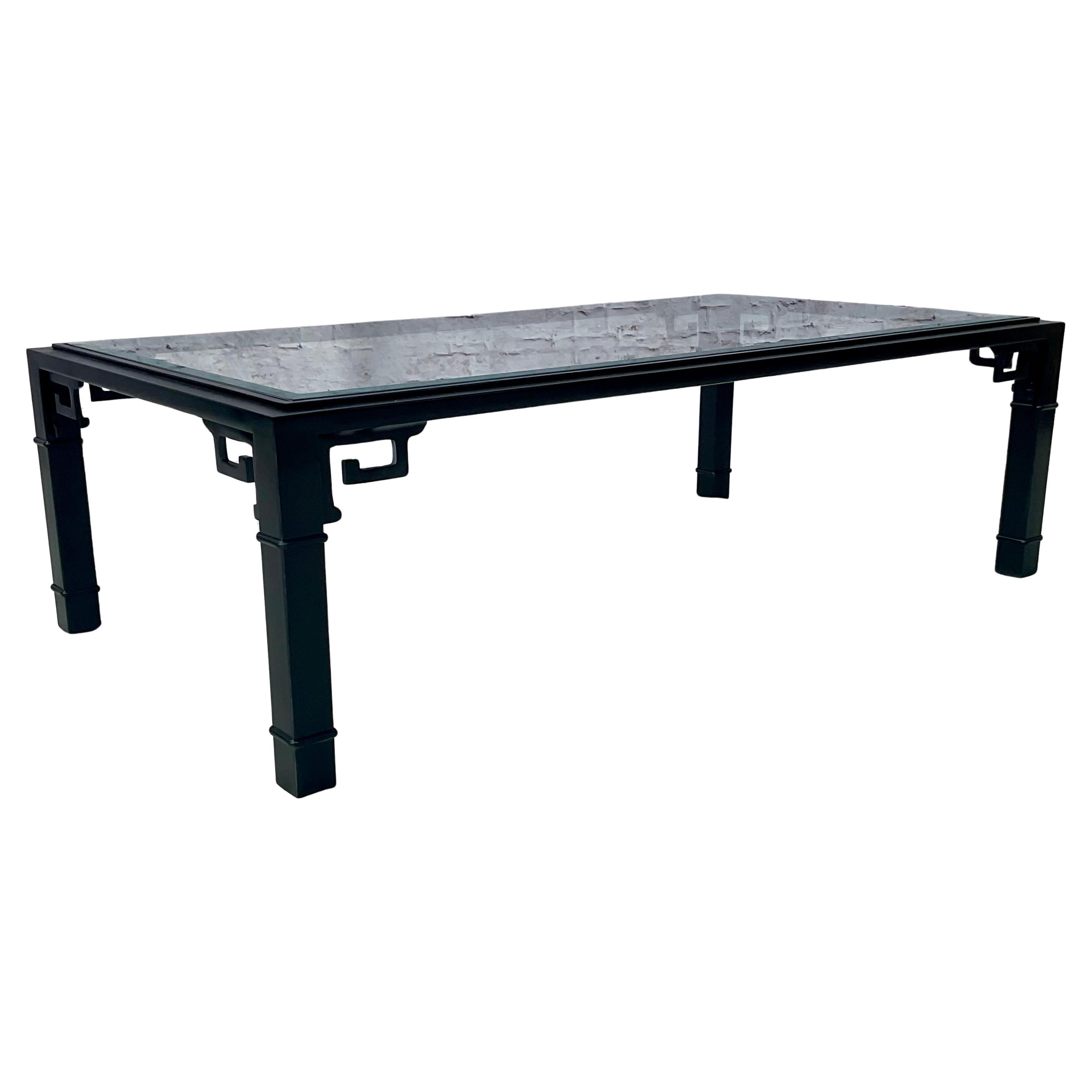 Laqué Table basse en fer laqué noir en vente