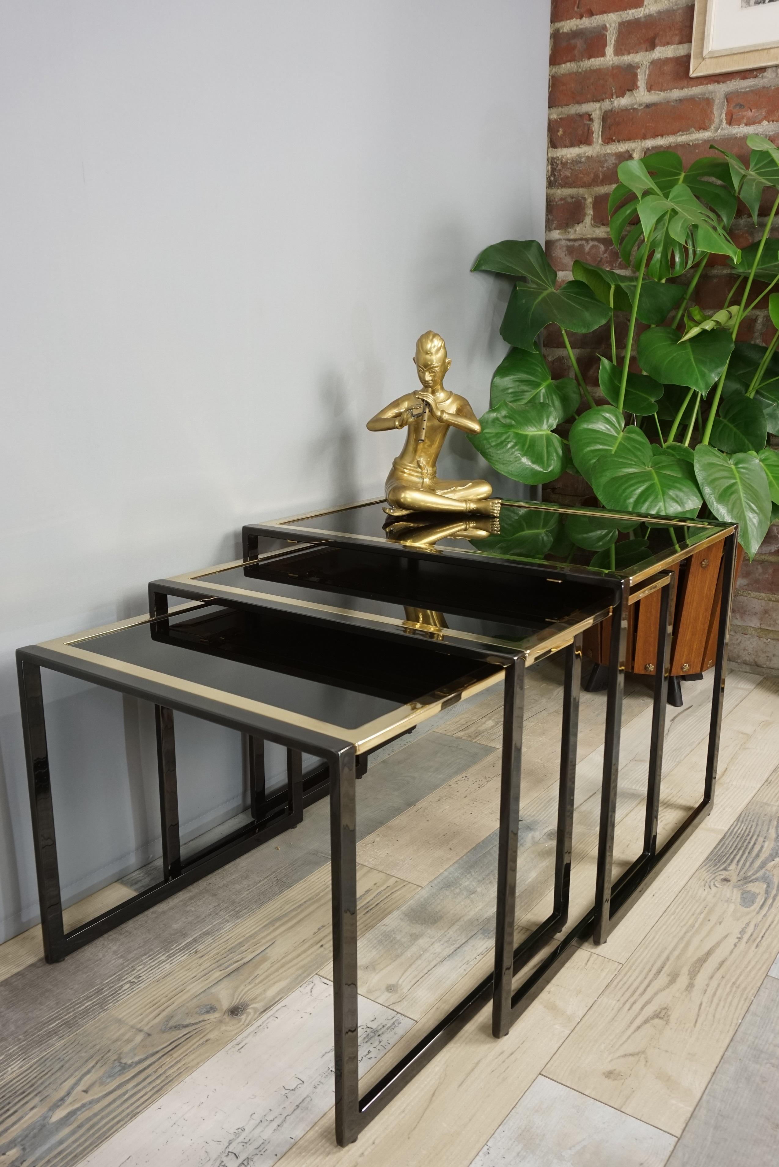 Black Lacquered Metal and Black Mirror Glass Nesting Tables Set For Sale 9