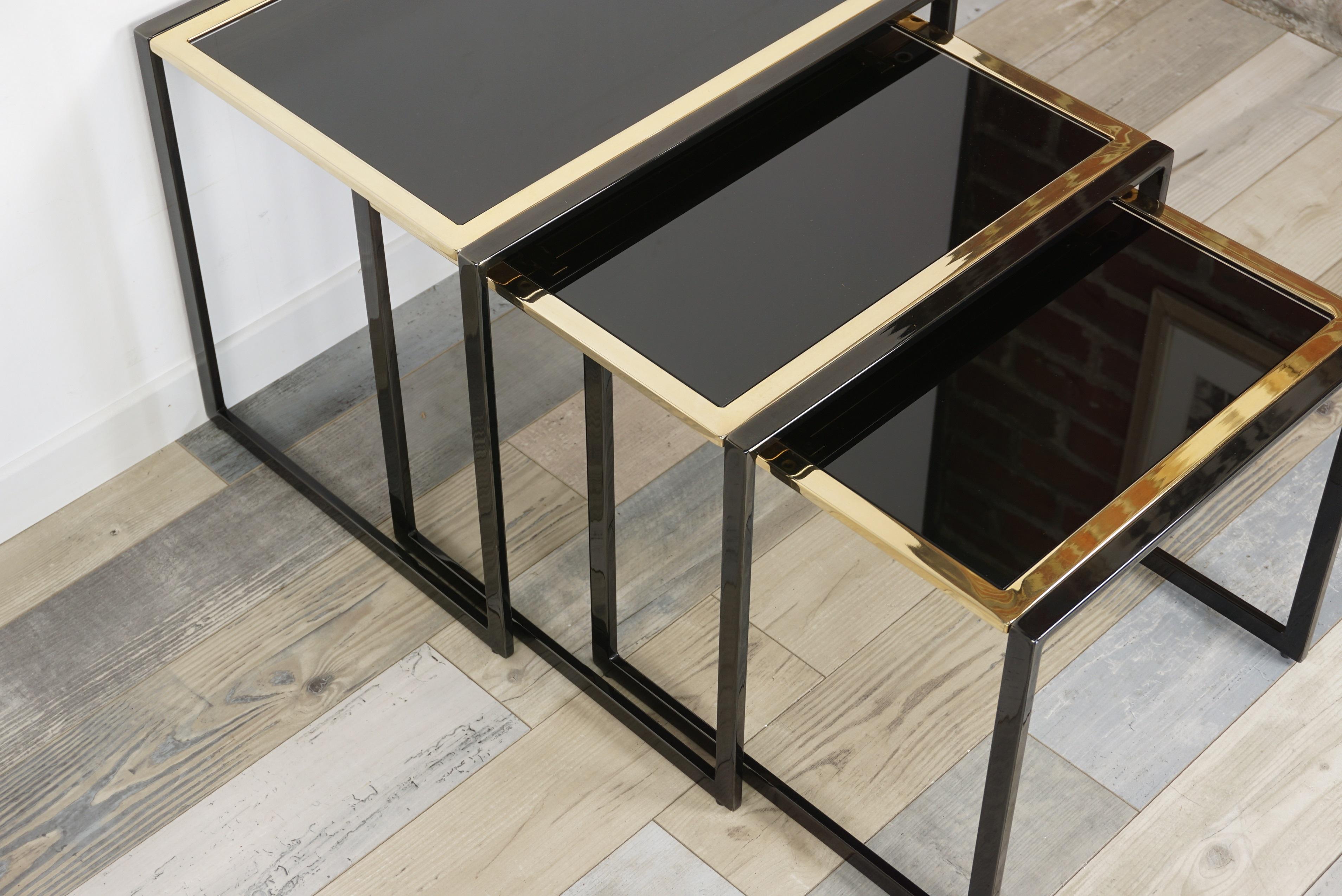 20th Century Black Lacquered Metal and Black Mirror Glass Nesting Tables Set For Sale