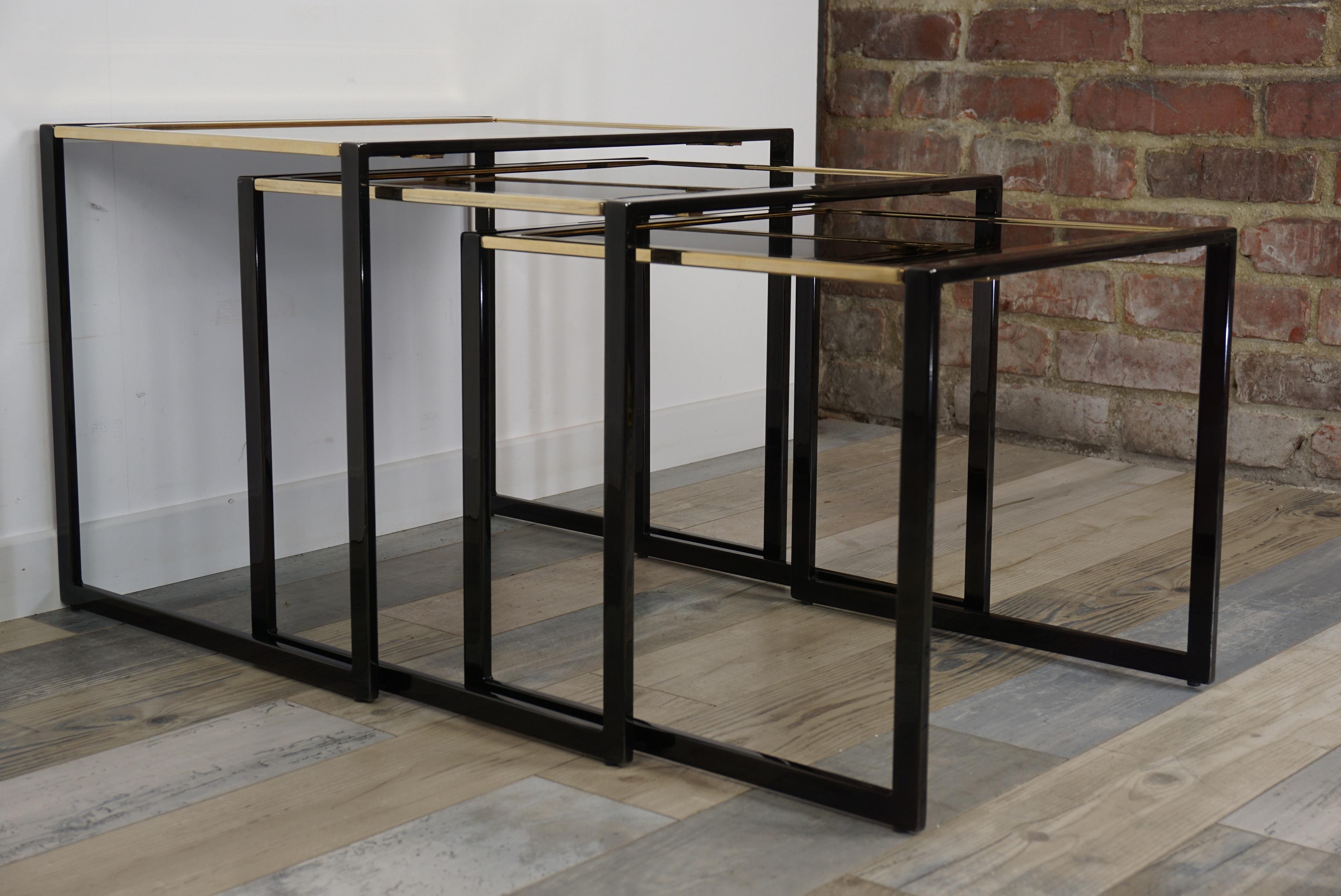 Black Lacquered Metal and Black Mirror Glass Nesting Tables Set For Sale 2