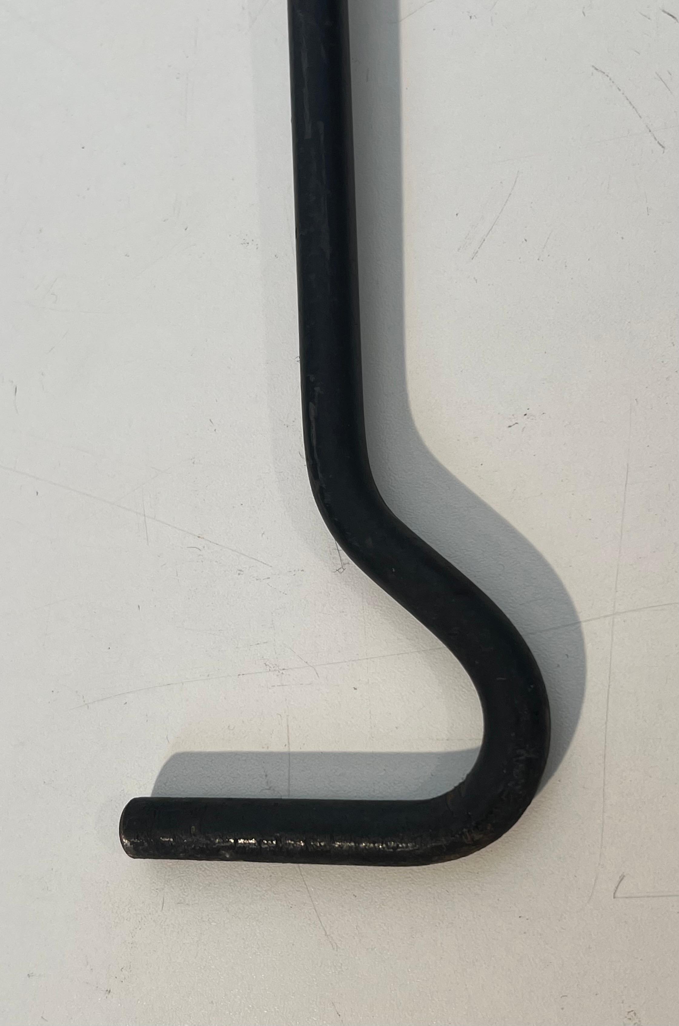 Strumenti per caminetto in metallo laccato nero e ottone su supporto in vendita 7