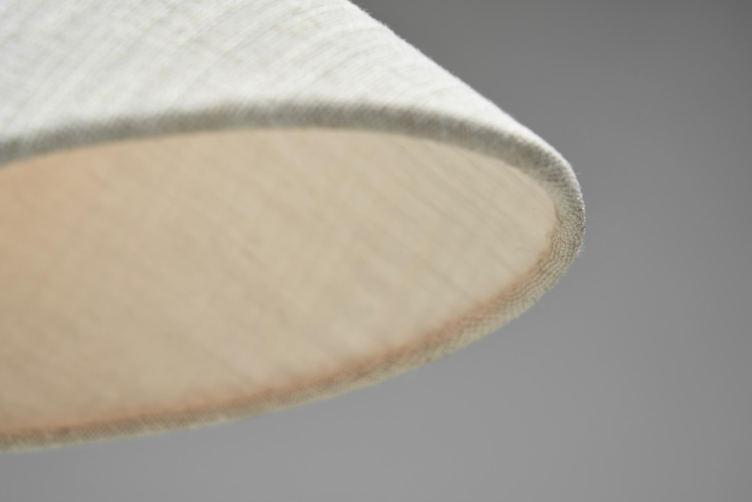 Lampada da terra in metallo laccato nero e ottone, Danimarca, anni '50 in vendita 5