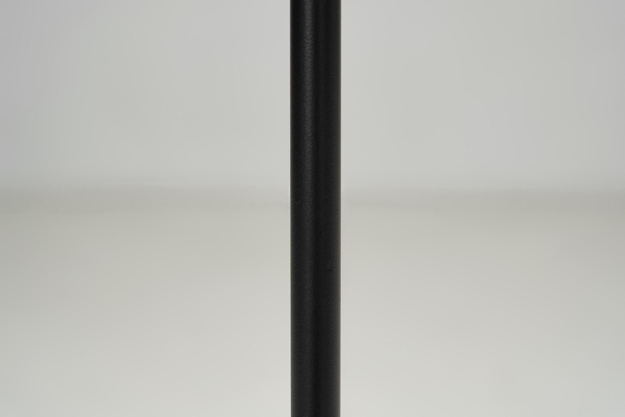 Lampada da terra in metallo laccato nero e ottone, Danimarca, anni '50 in vendita 10