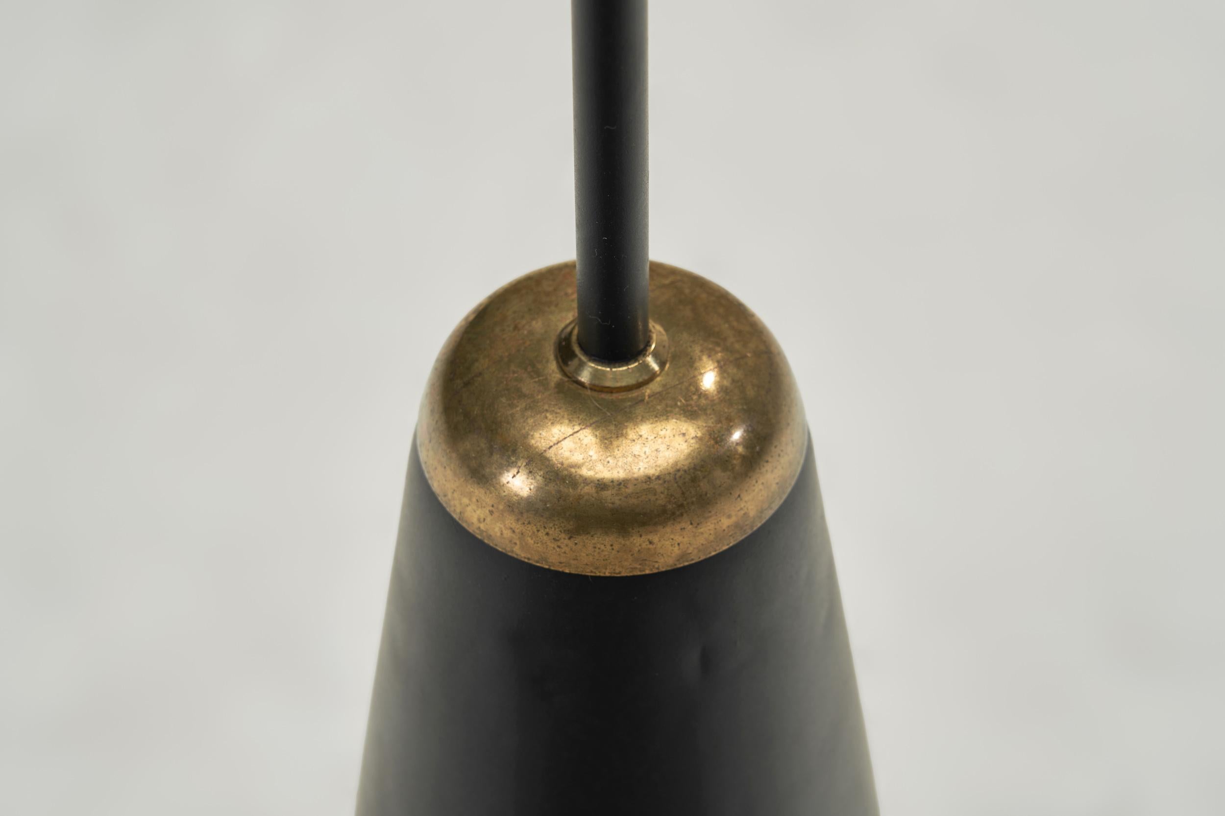 Lampada da terra in metallo laccato nero e ottone, Danimarca, anni '50 in vendita 11