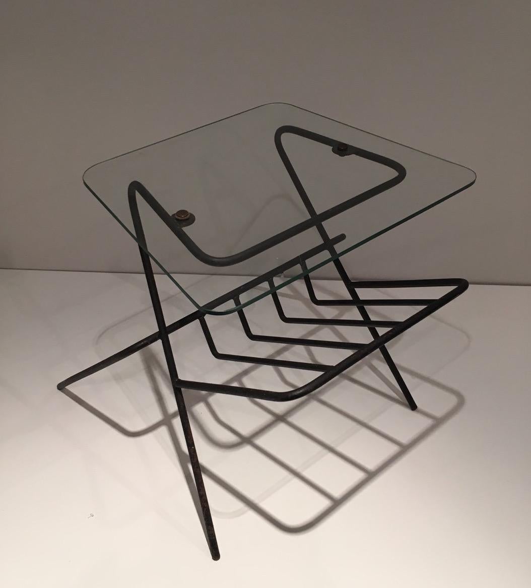 Black Lacquered Metal and Glass Shelf Magazine Rack. French work. Circa 1950 For Sale 5
